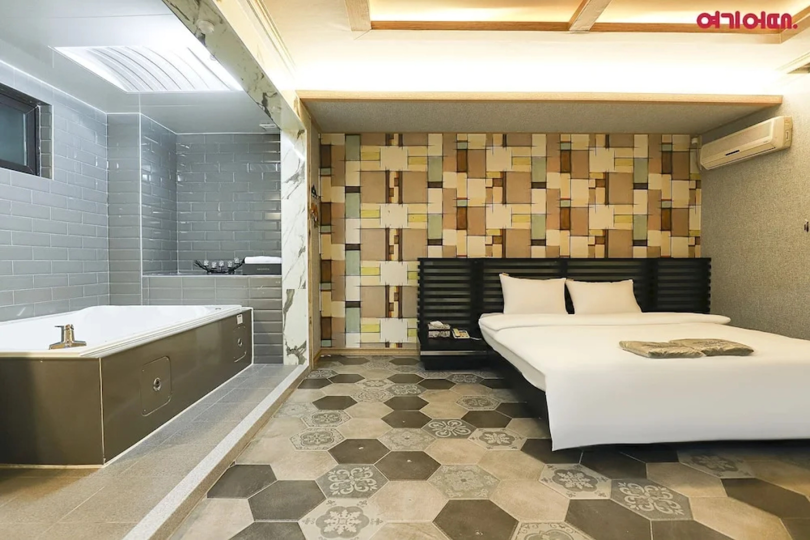 Tiffany Self Check-in Hotel