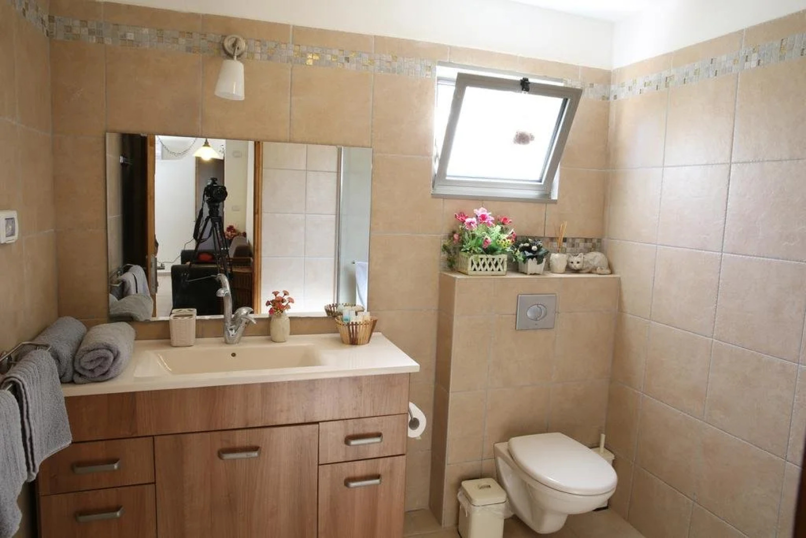 Korins At the Dead Sea