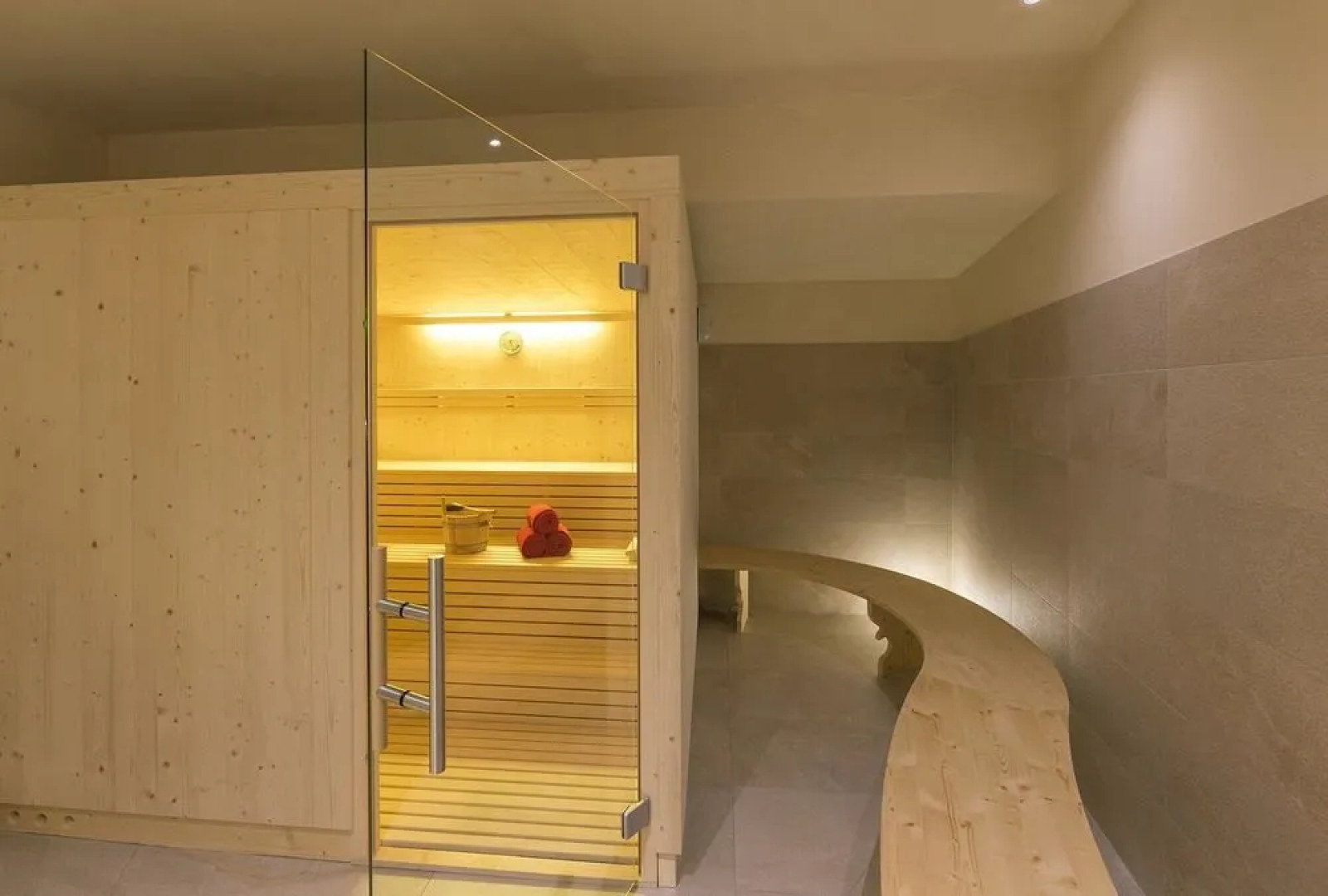 Aparthotel Familiaris - Family Apartments - Pools & Spa in the Dolomites