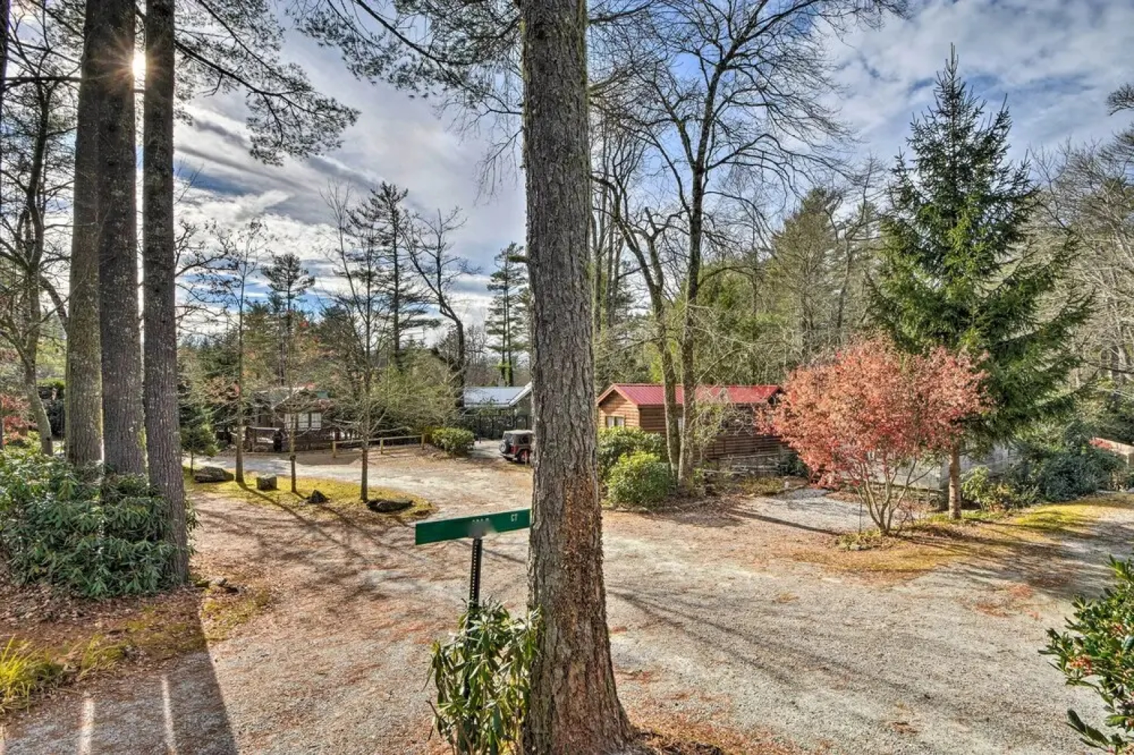 'the Cubs Den' Woodsy Highlands Home: Hike & Ski!