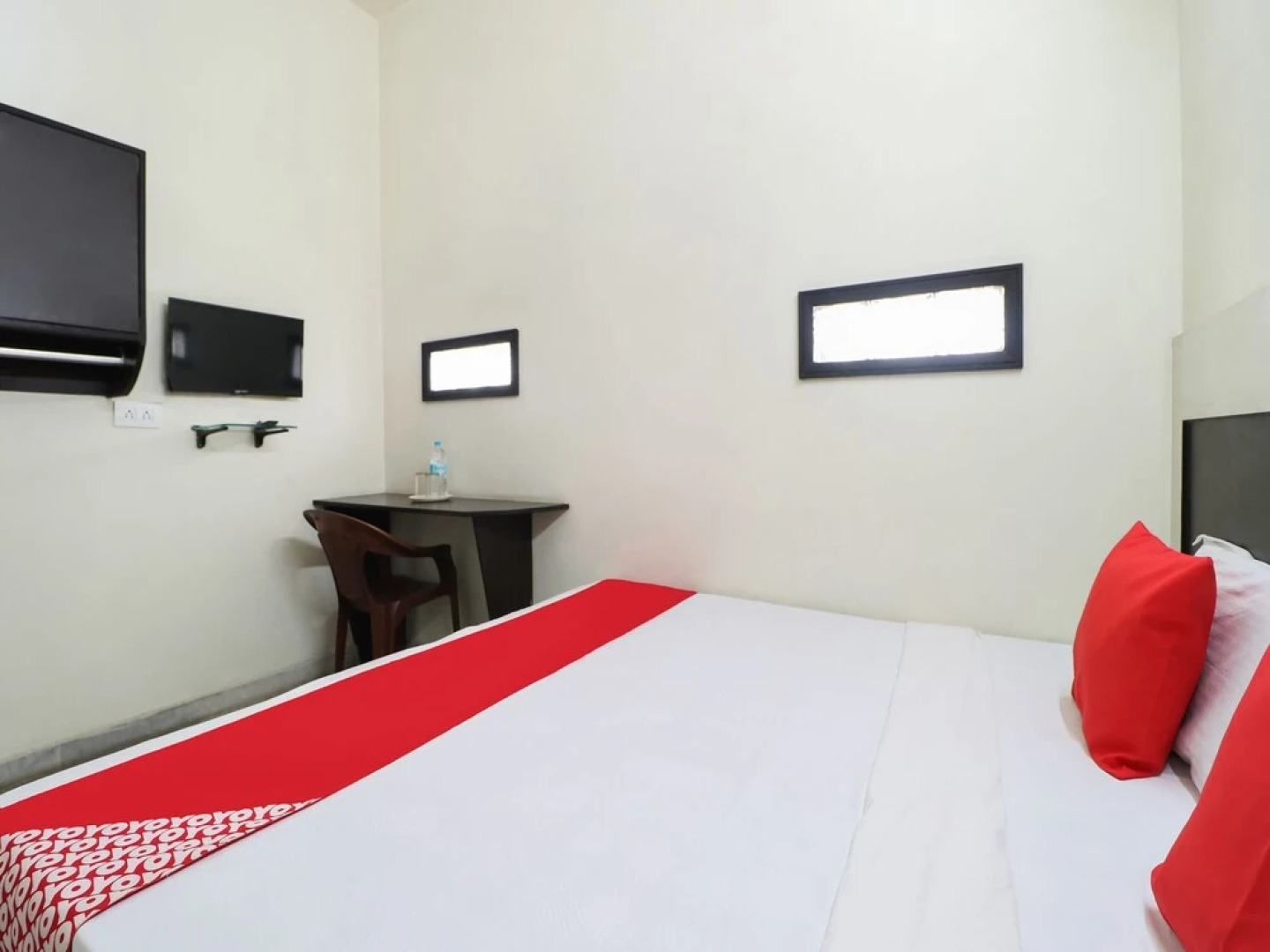 Royal Guest House by OYO Rooms