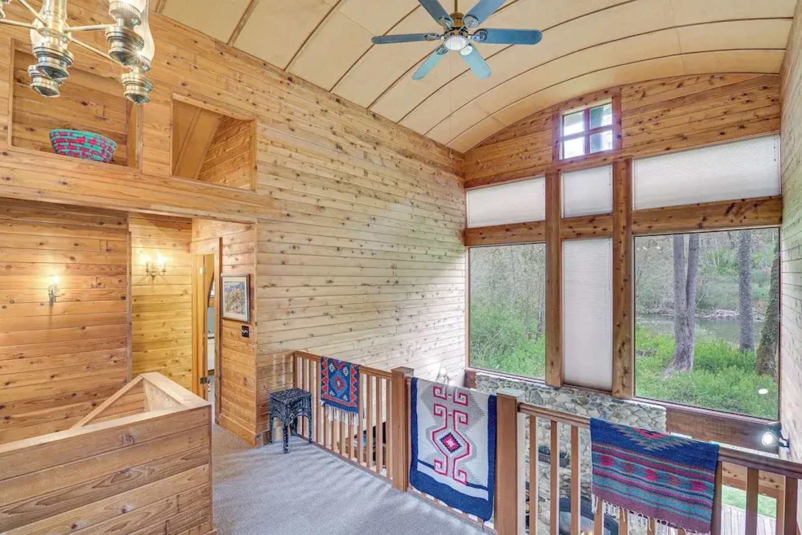 Riverfront Skykomish Cabin w/ Private Hot Tub!