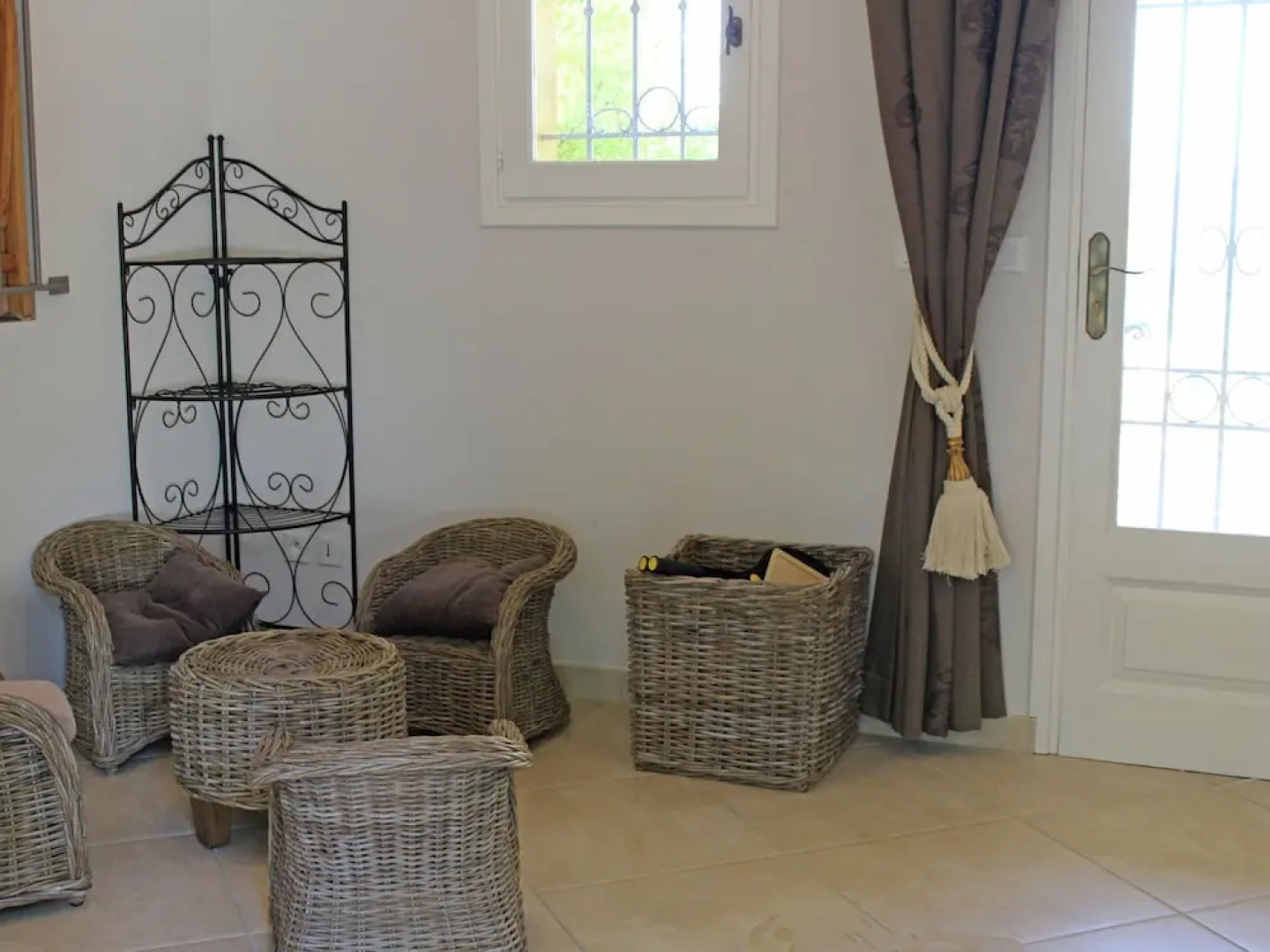 Opulent Villa in Le muy with Swimming Pool