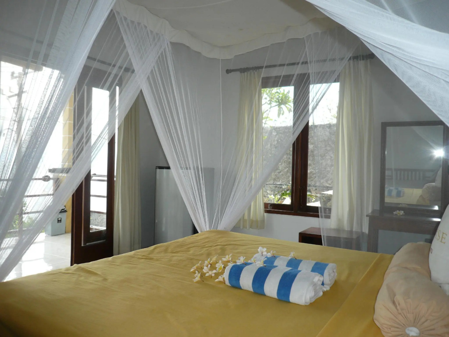 Lucky Paradise Bungalows on The Beach