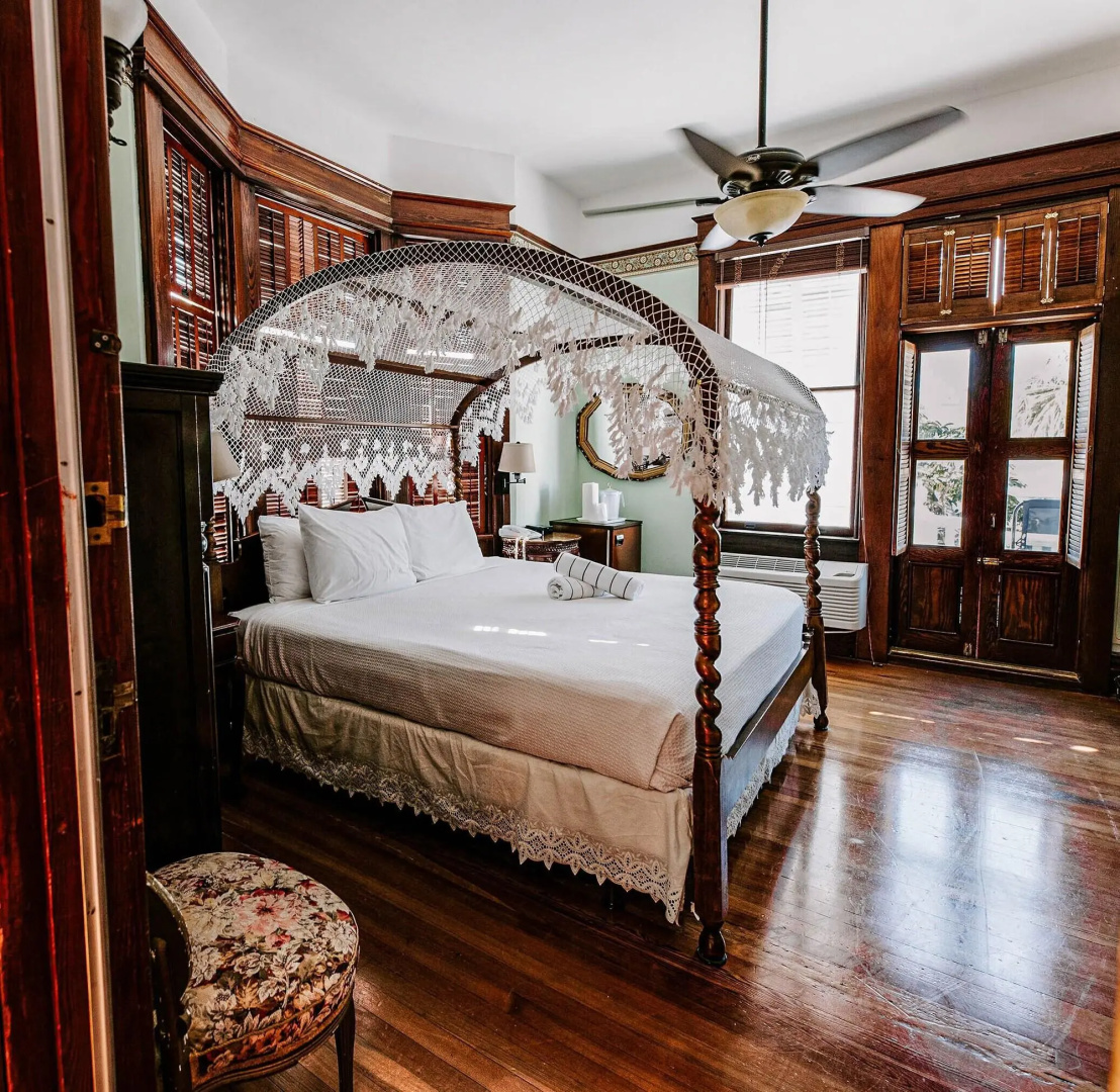 Amsterdam's Curry Mansion Inn