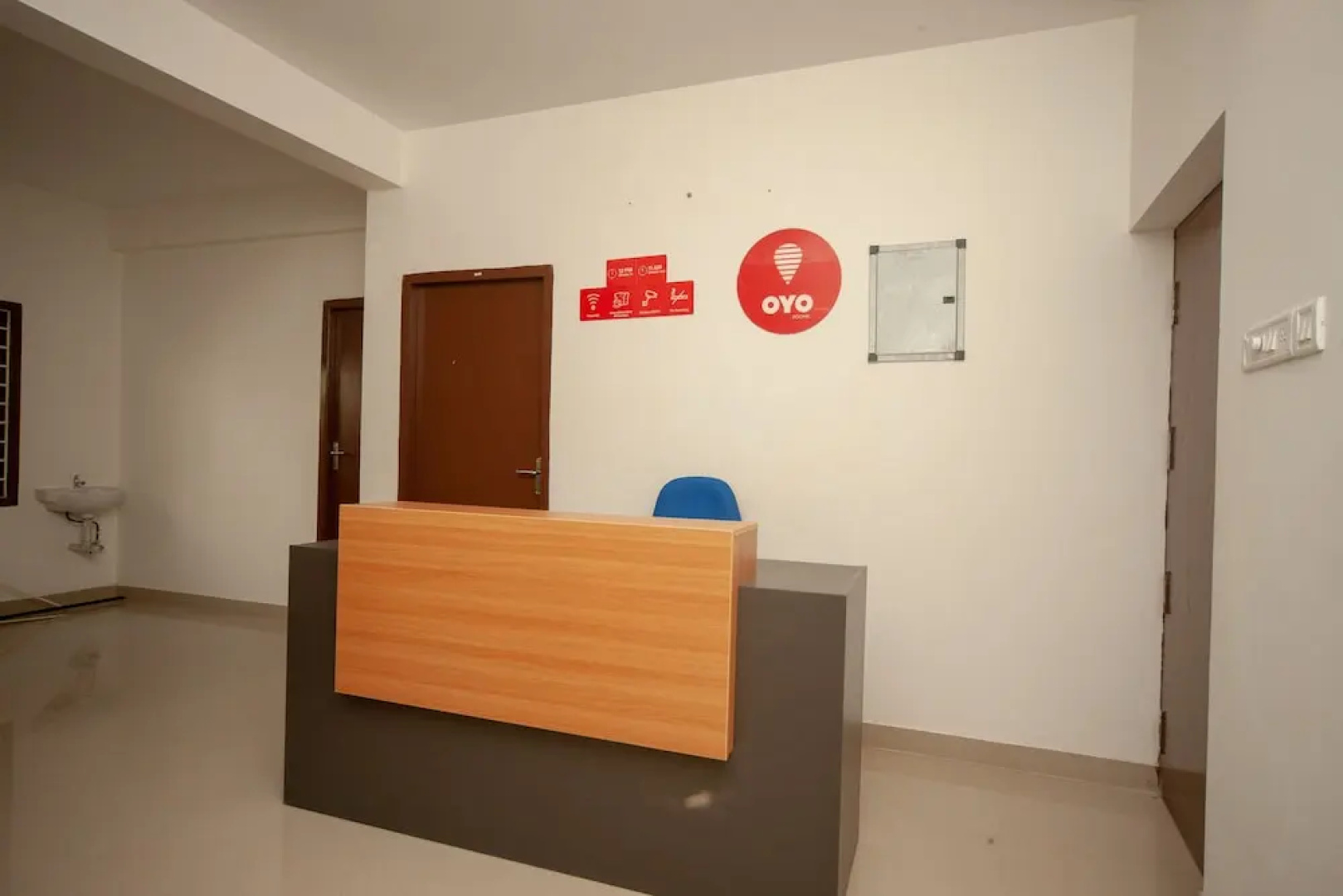 OYO 24052 Flagship Covelong Residency