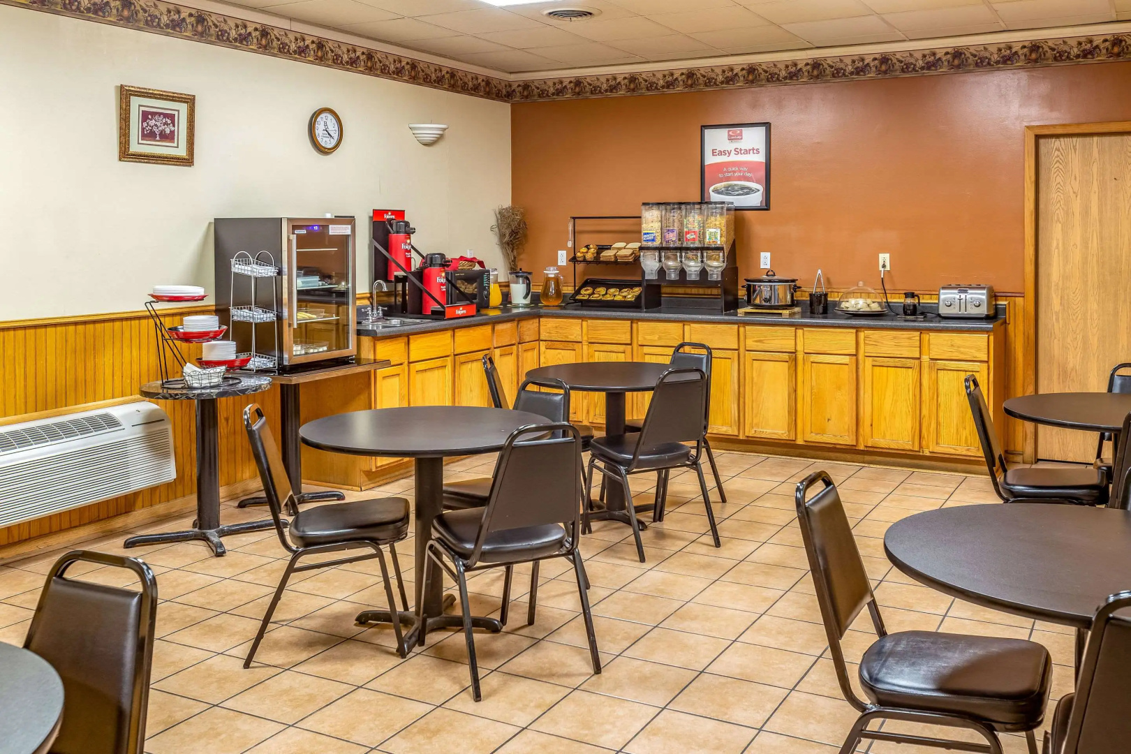 Econo Lodge Inn & Suites Newton