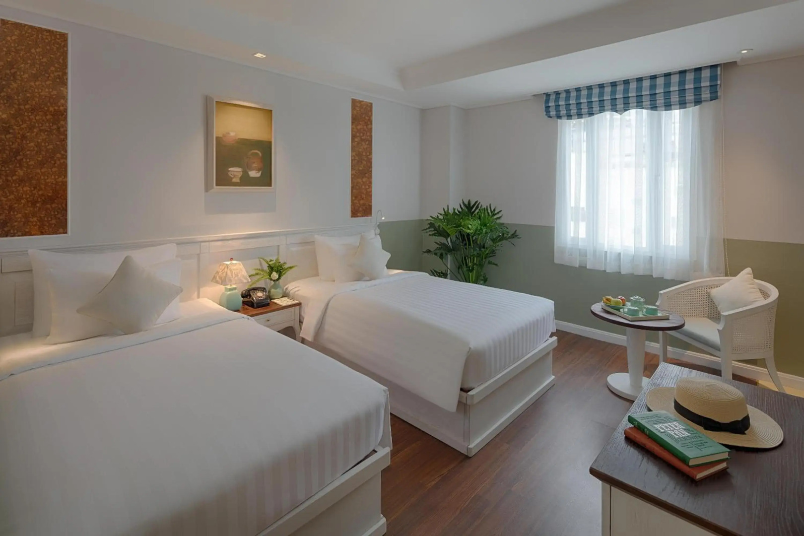 Au Lac Charner Hotel