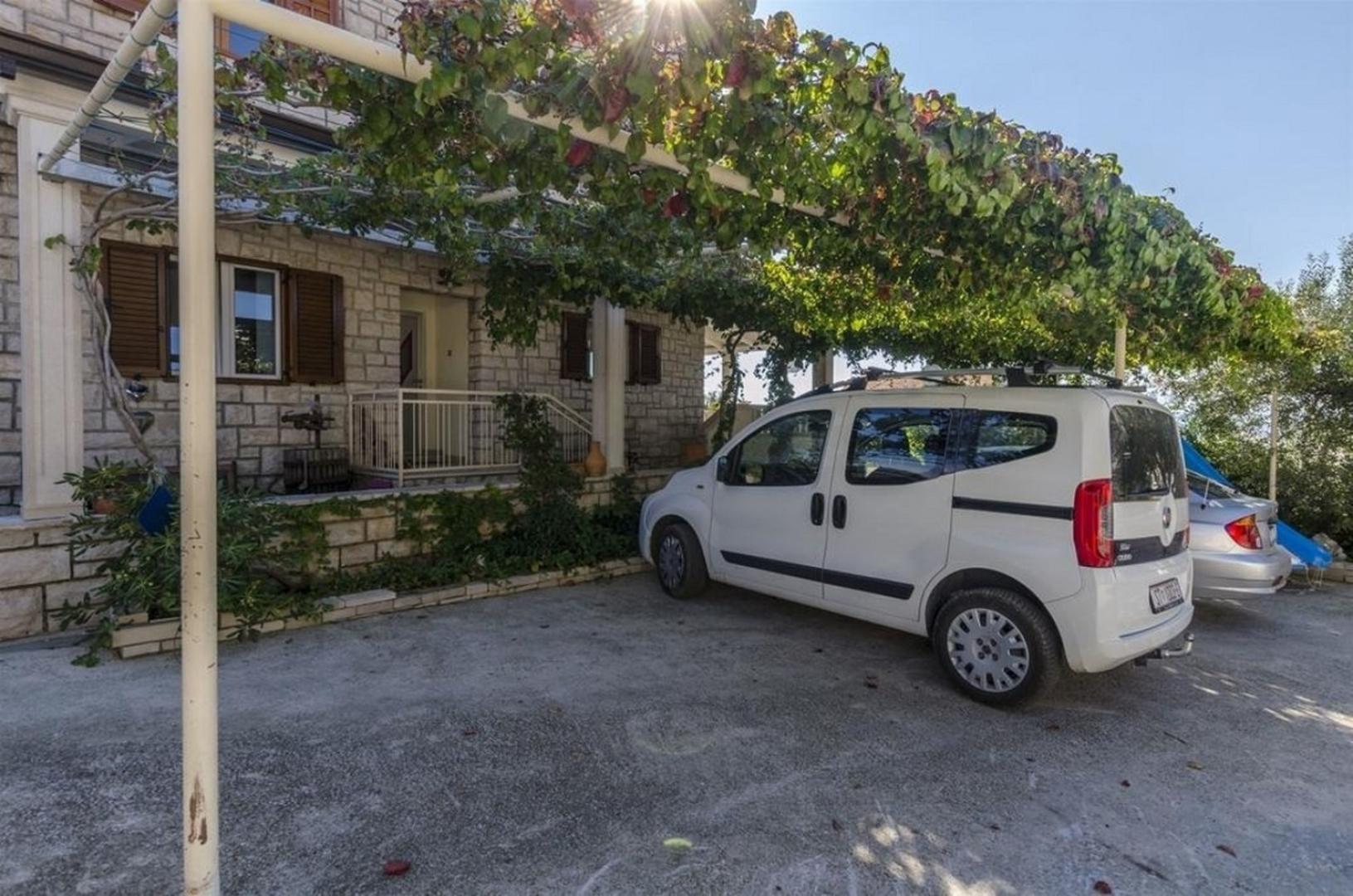 Apartment Lemar - parking and barbecue: A5 YELLOW SKY Bol, Island Brac