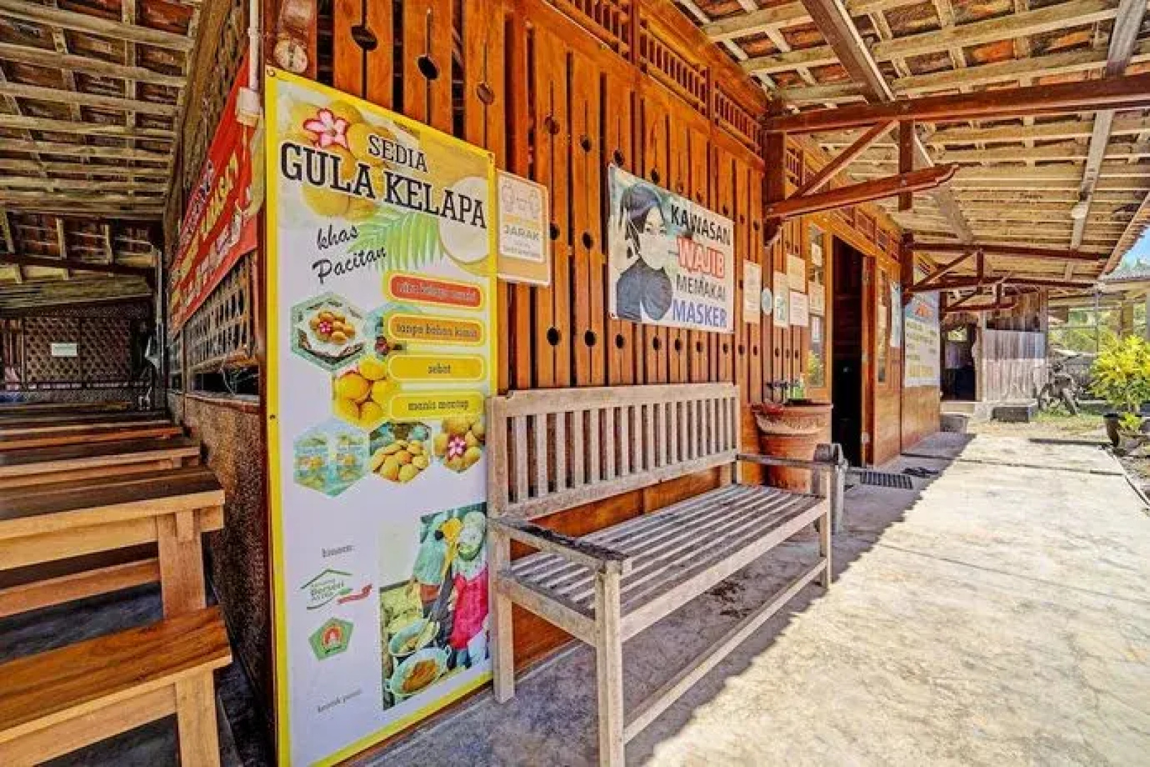 OYO Life 91201 Larasati Homestay Pantai Klayar