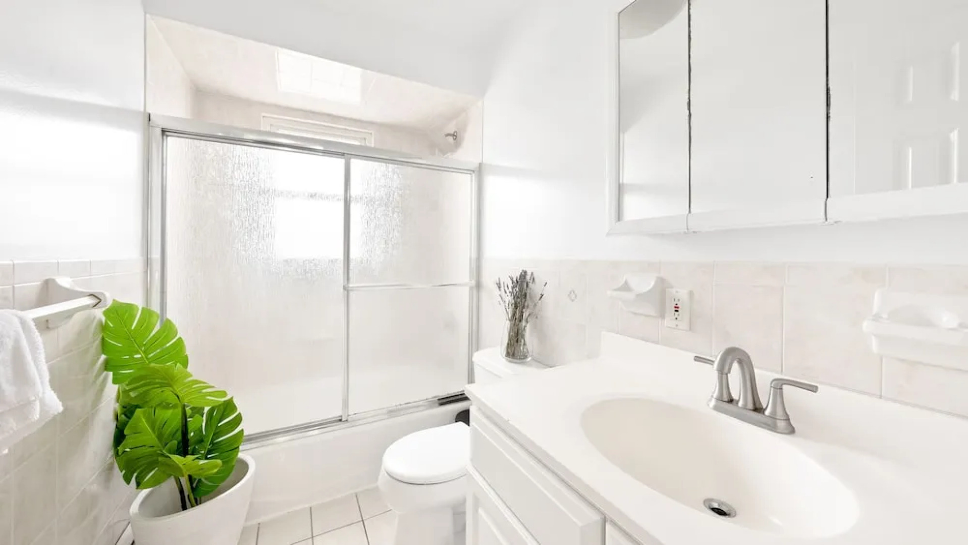 Modern Luxury Home w GameRoom & Parking