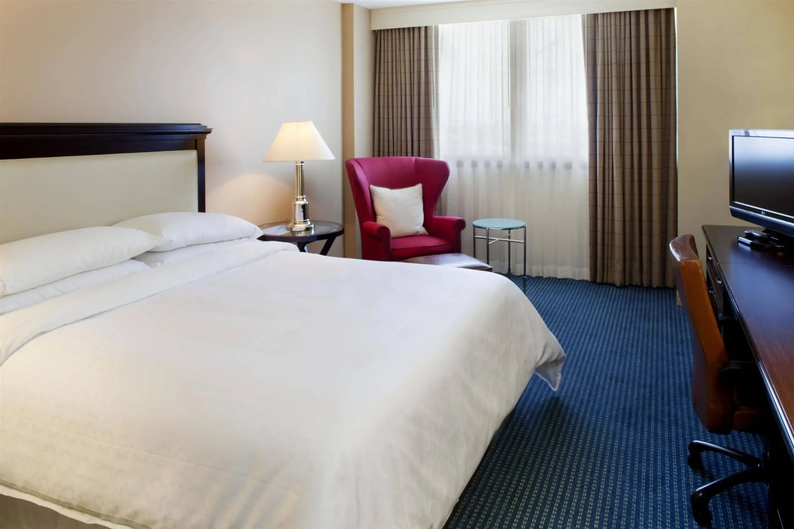 Sheraton Norfolk Waterside Hotel