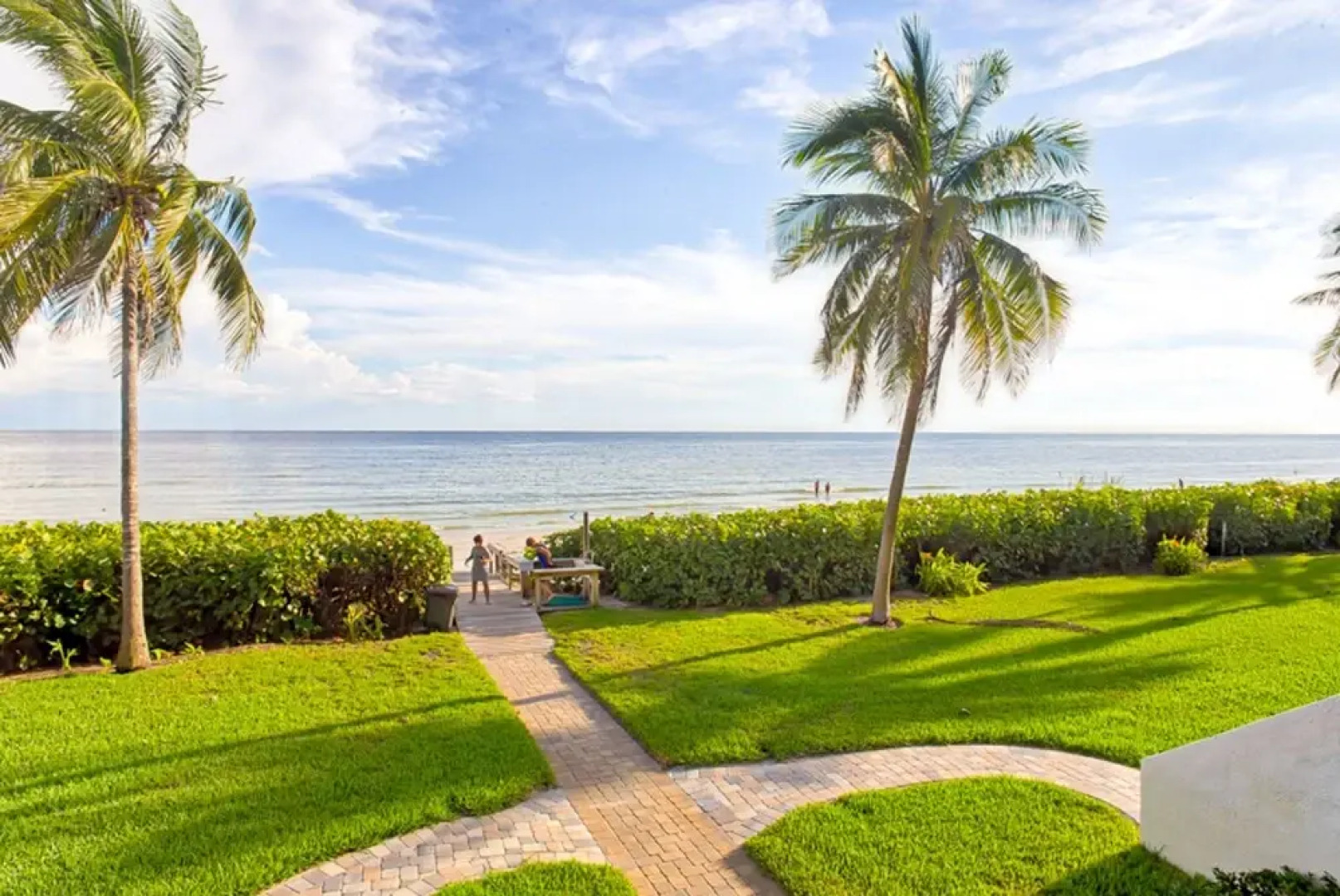 Island Beach Club 230D