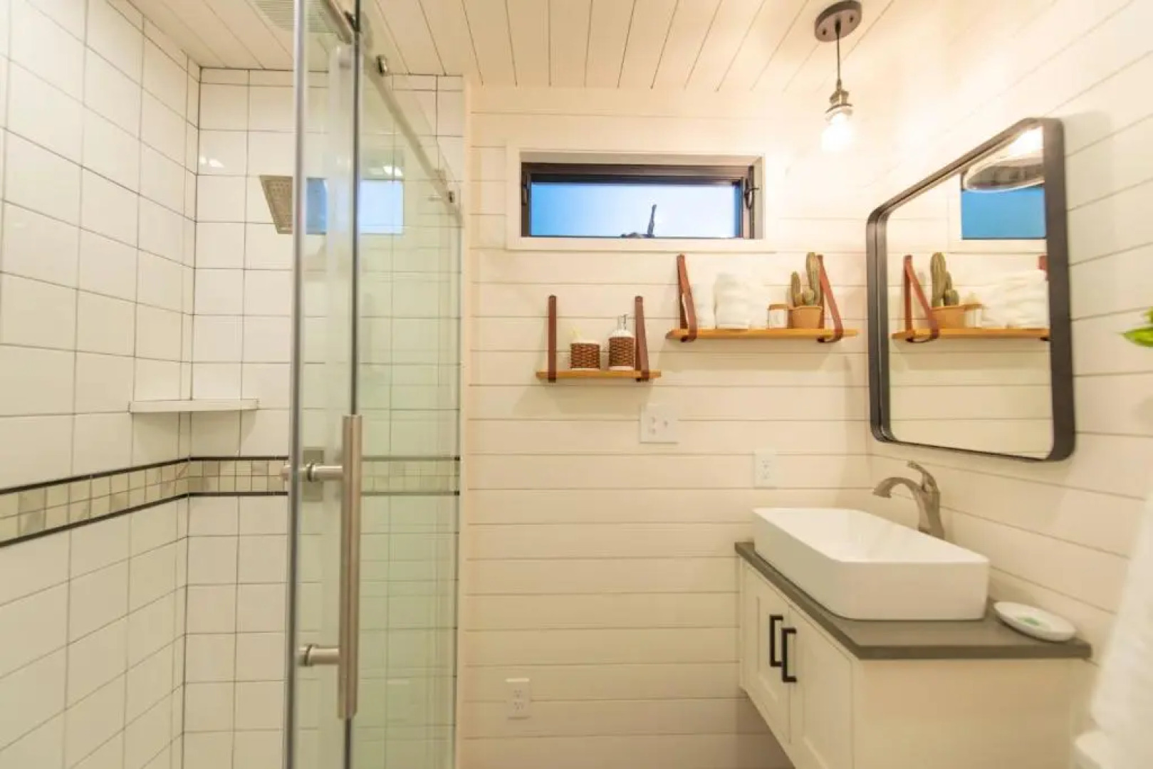 La Casita-Shipping Container House Near Magnolia/Baylor