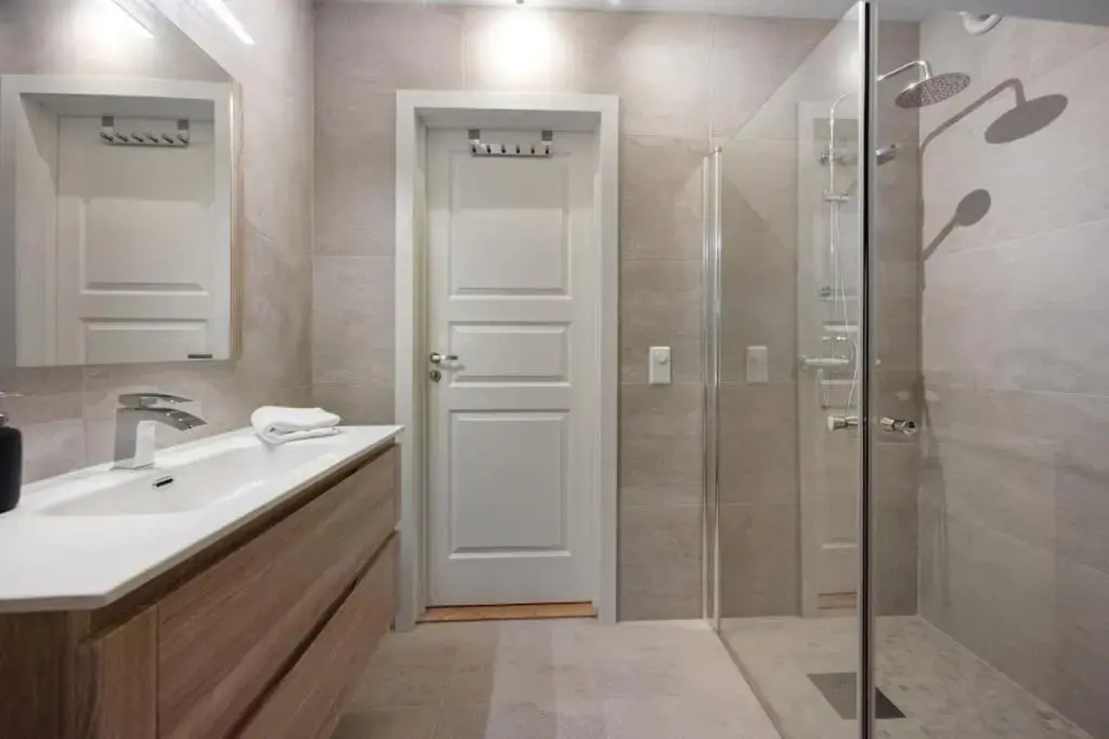 Unique and Spacious Apt close to City Centre