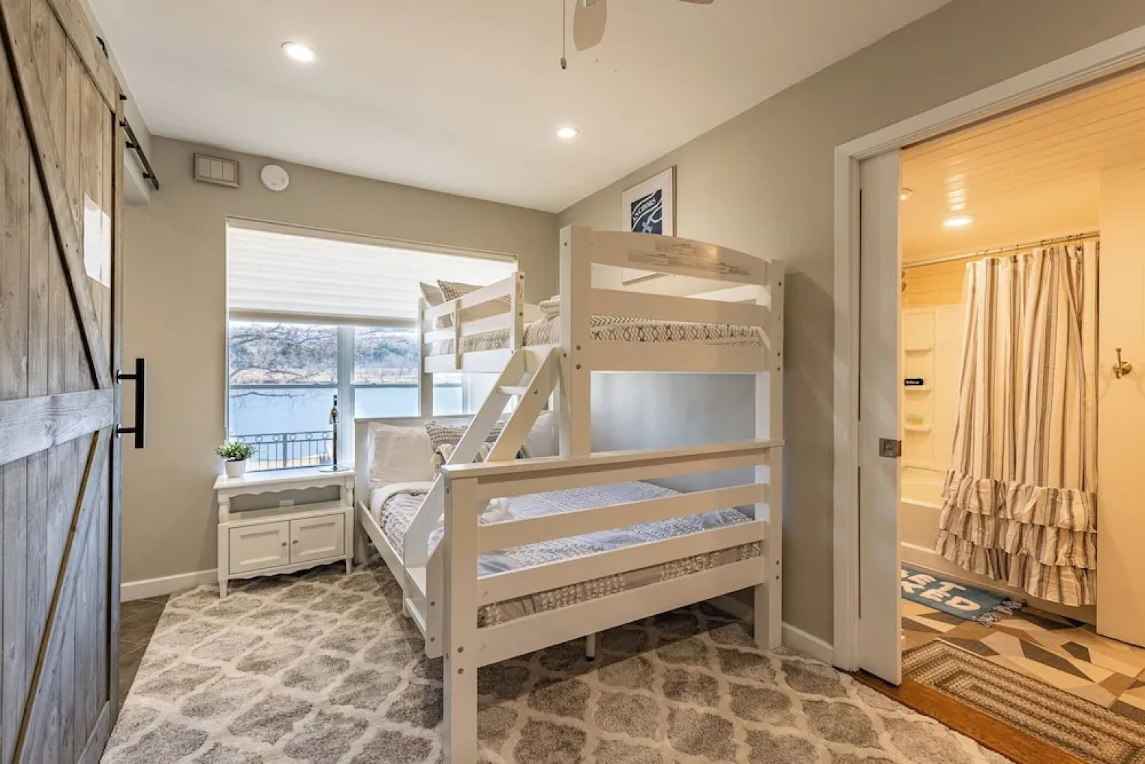 Luxurious Lakehouse With Indoor Pool-hot Tub-fire Pit