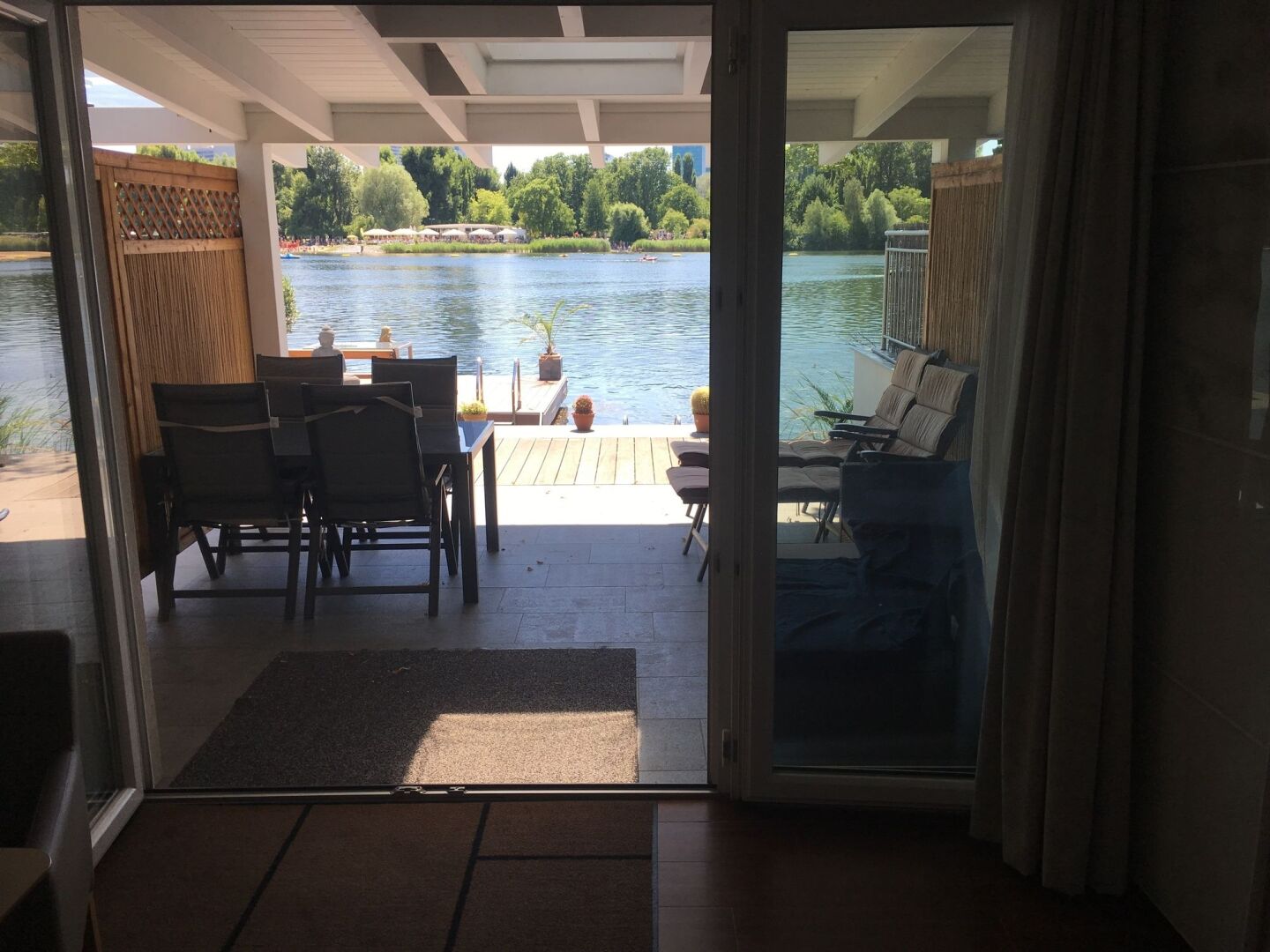 AJO Vienna Beach - Contactless Check-in