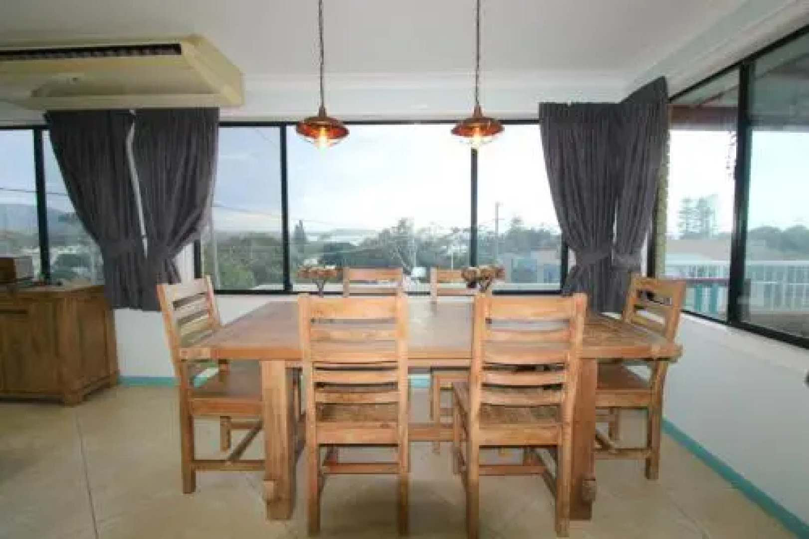 Bombora, 3/4 East Street