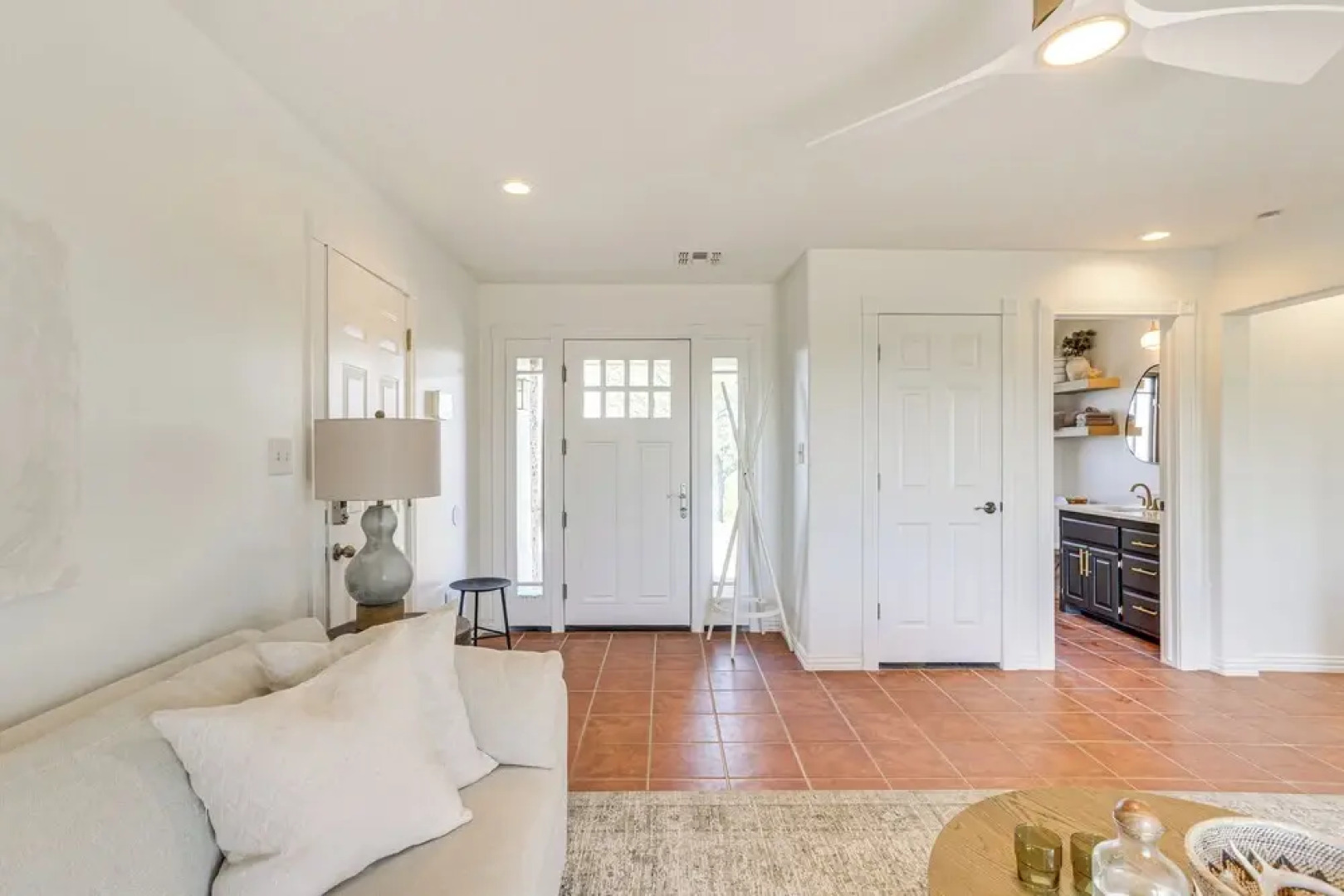 Lake Lawtonka View: Mountaintop Medicine Park Home