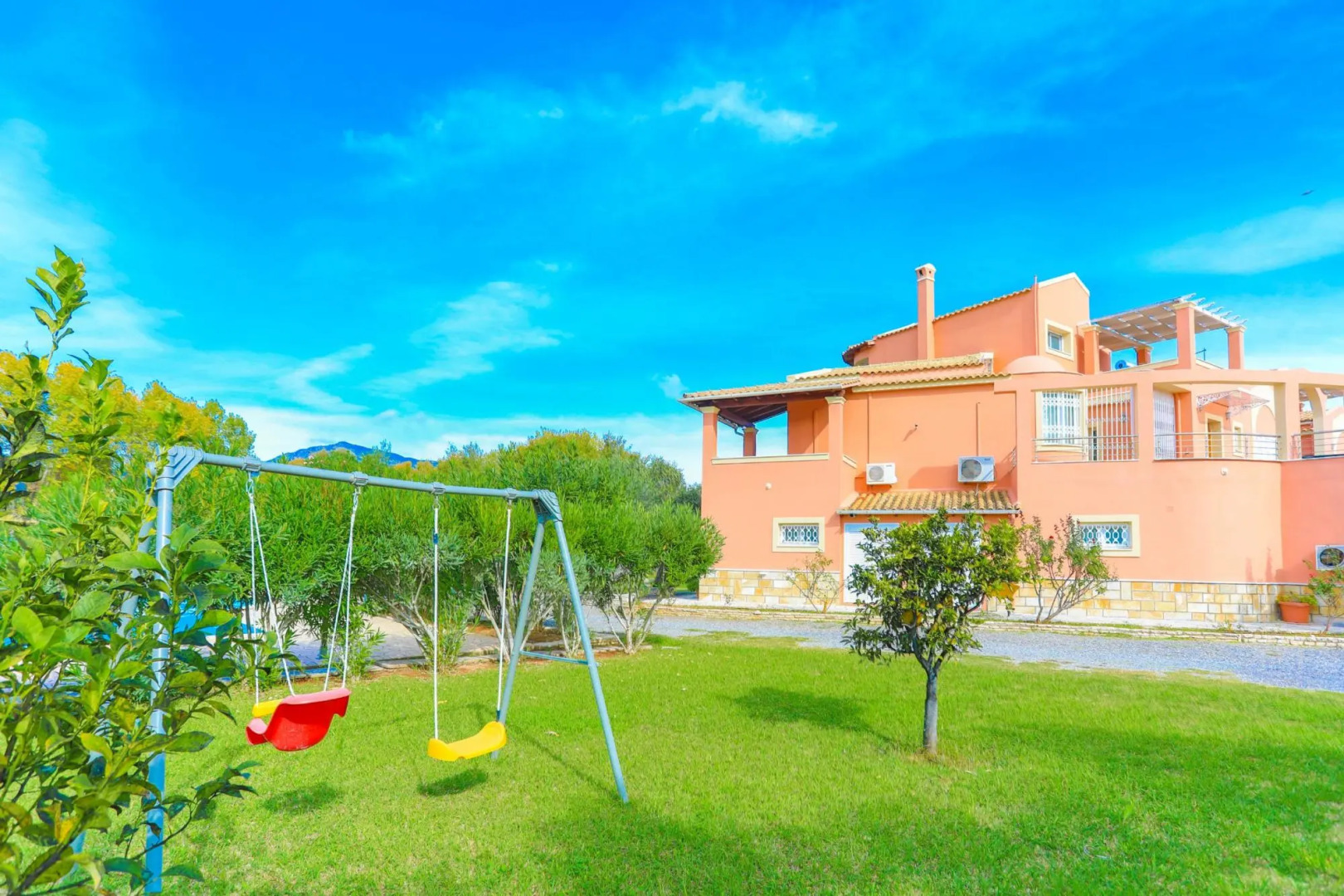 Captain Alex Villa Ena