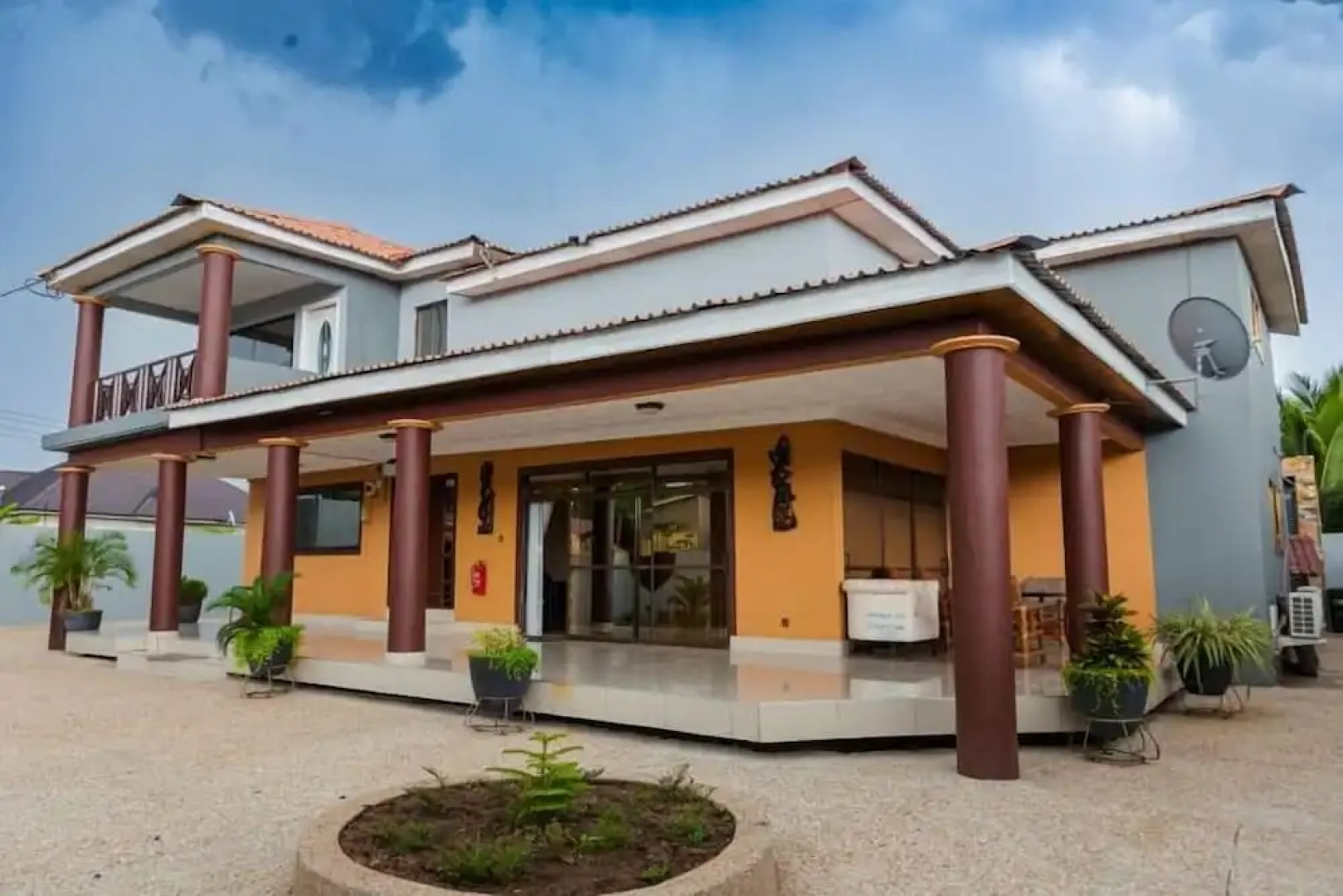 Ampric GuestHouse and Lounge