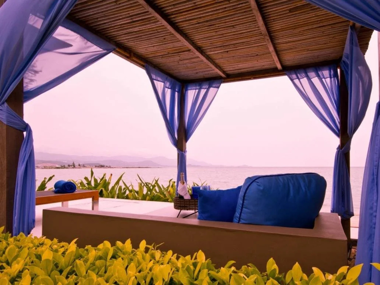 Tides Boutique Samui Resort & Spa