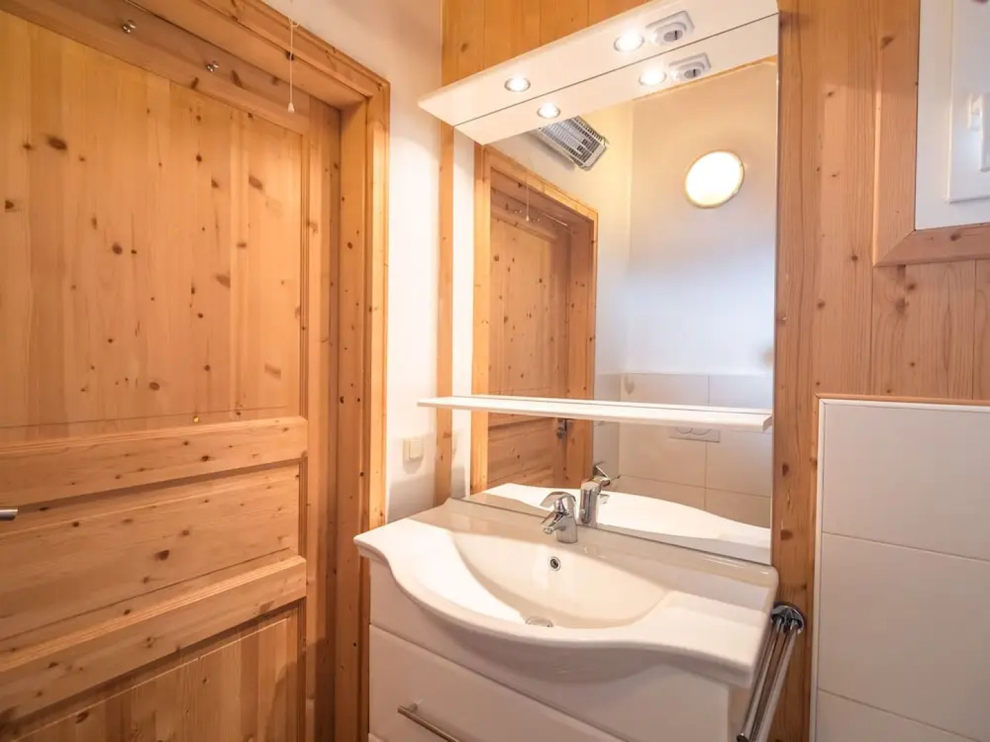 Mountain Chalet in Klippitztörl Near Forest With Garden & Parking