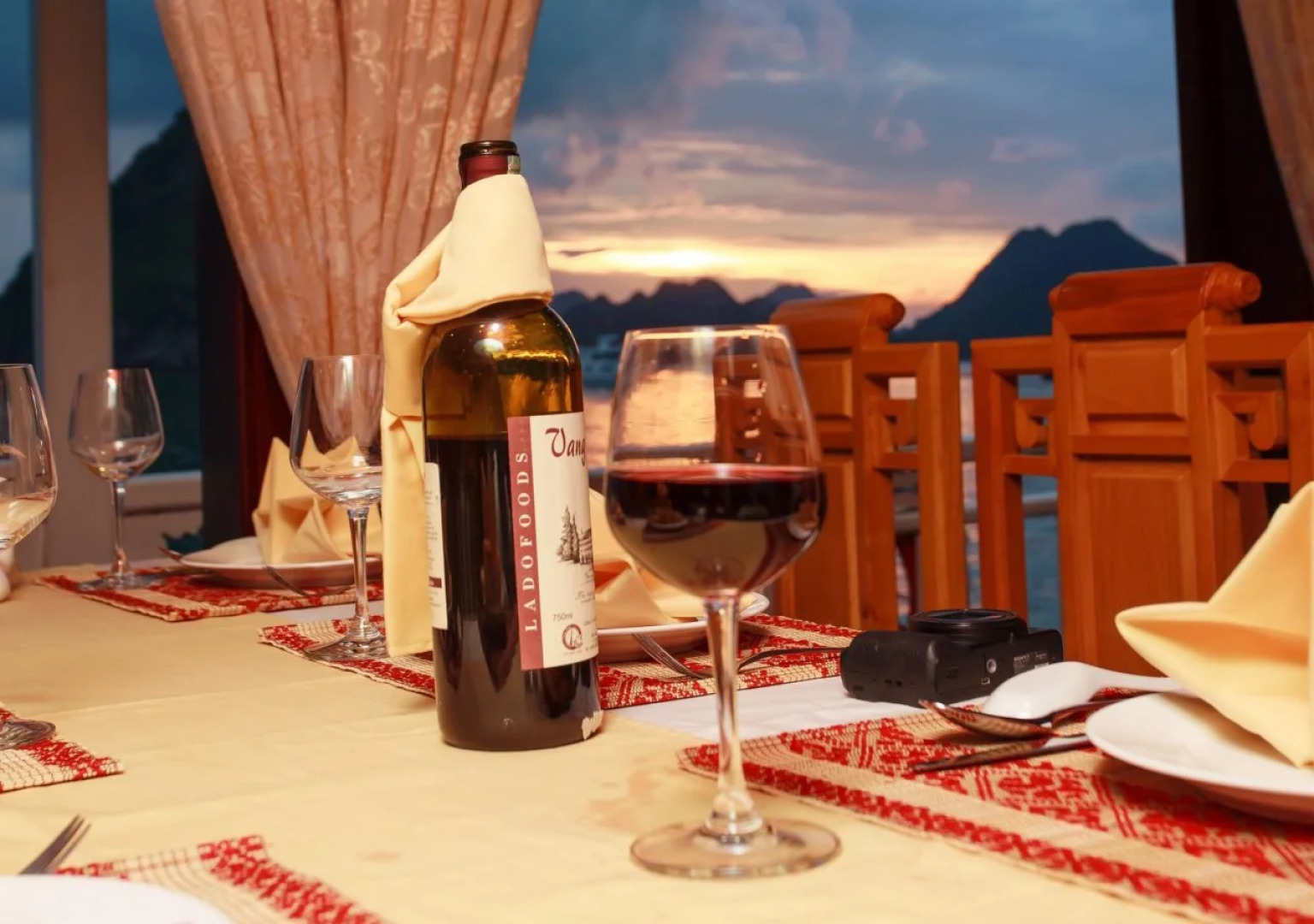 Viola Cruise Halong Bay