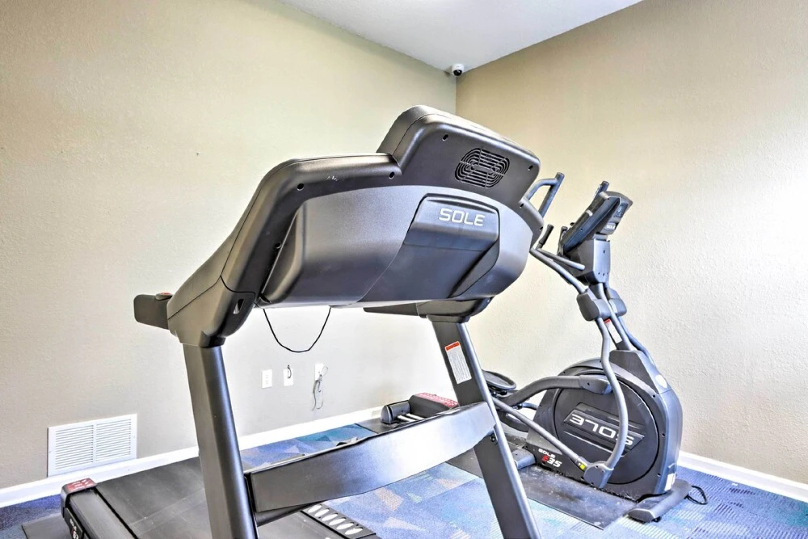 Lake Ozark Waterfront Condo w/ Access to 2 Pools