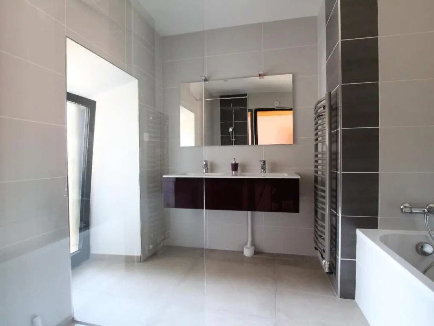 Gîte Lapte, 9 pièces, 23 personnes - FR-1-582-101