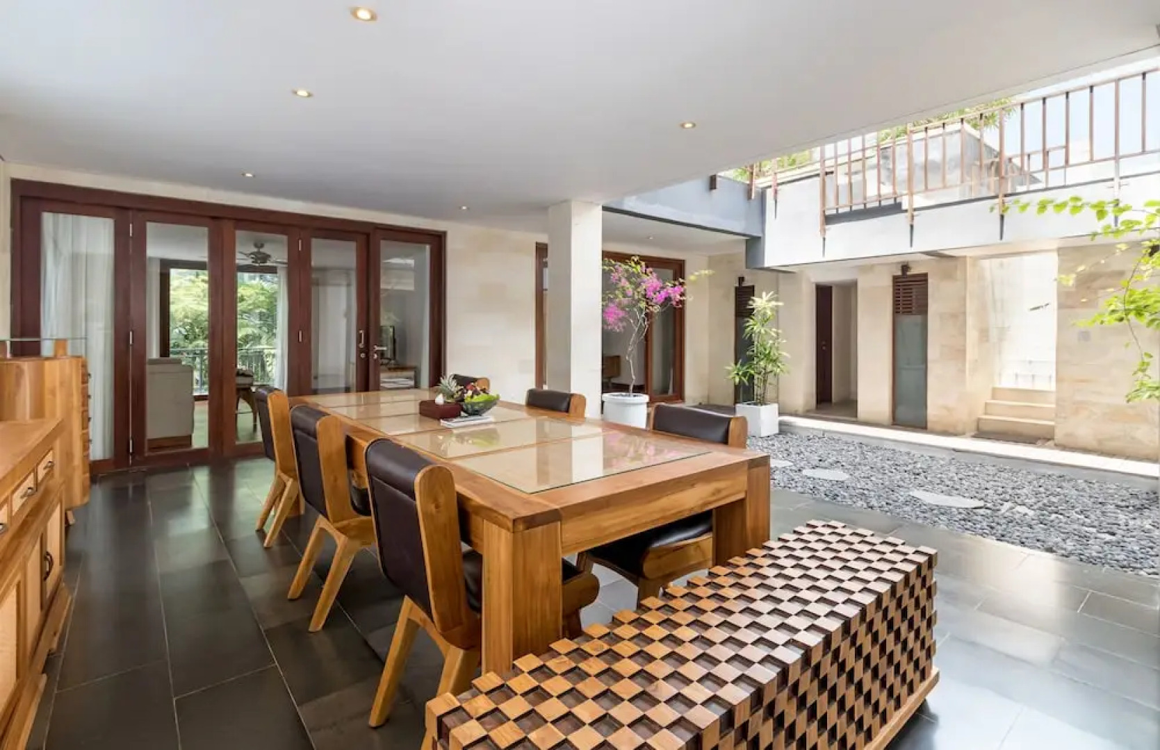 Wonderful Oceanfront 3 Br Villa in Seminyak