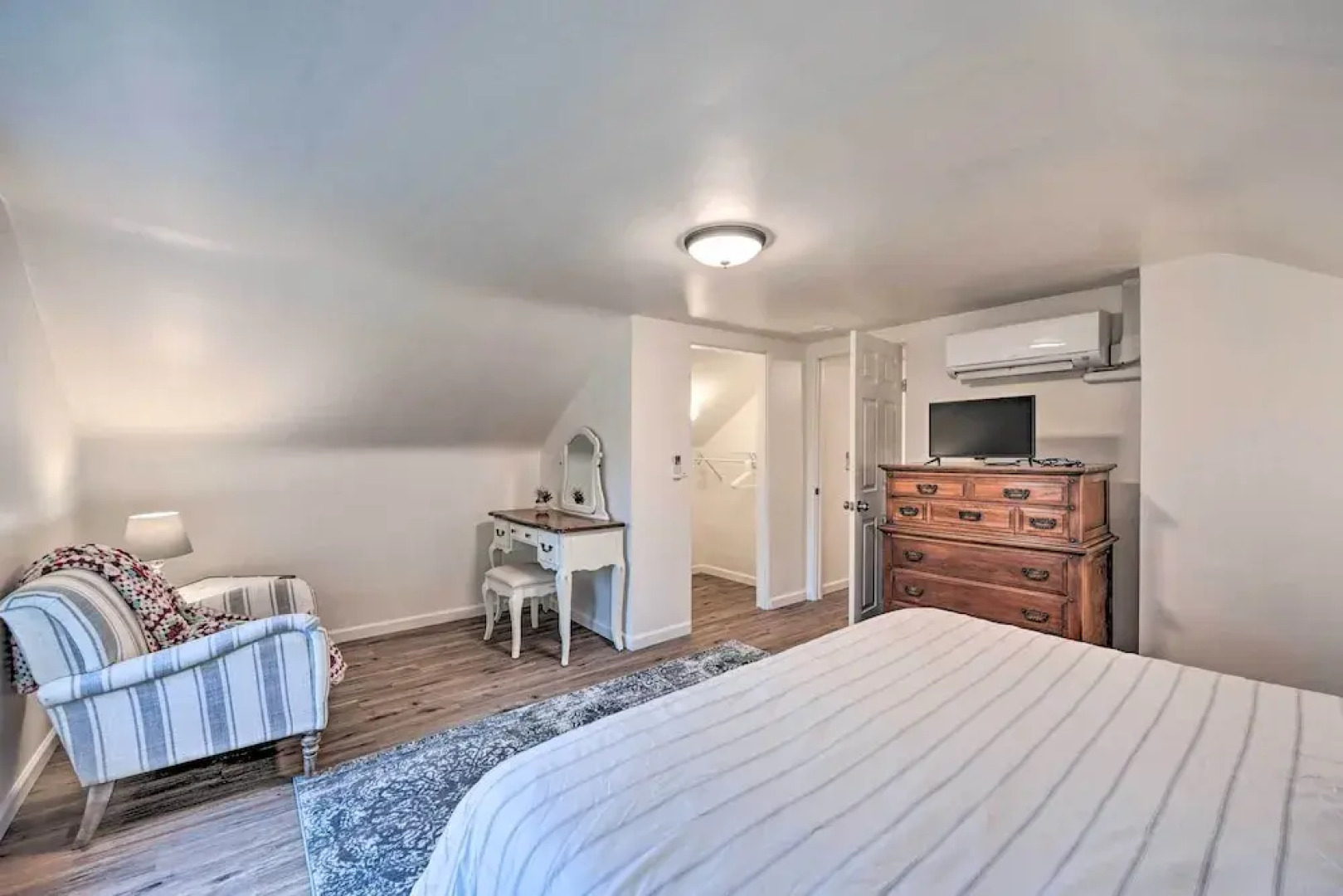 Redmond Farmhouse on 2 Acres w/ Deck & Grill!