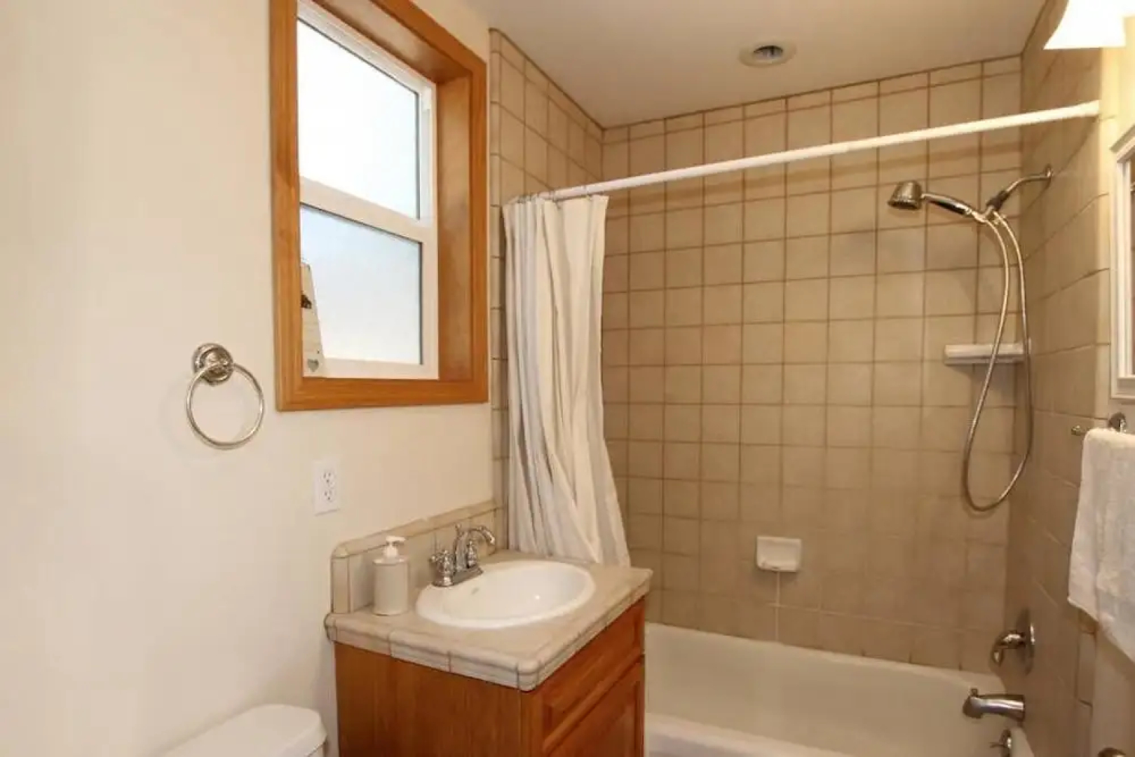Ormsby House 1489O 4 Bedroom Home by RedAwning