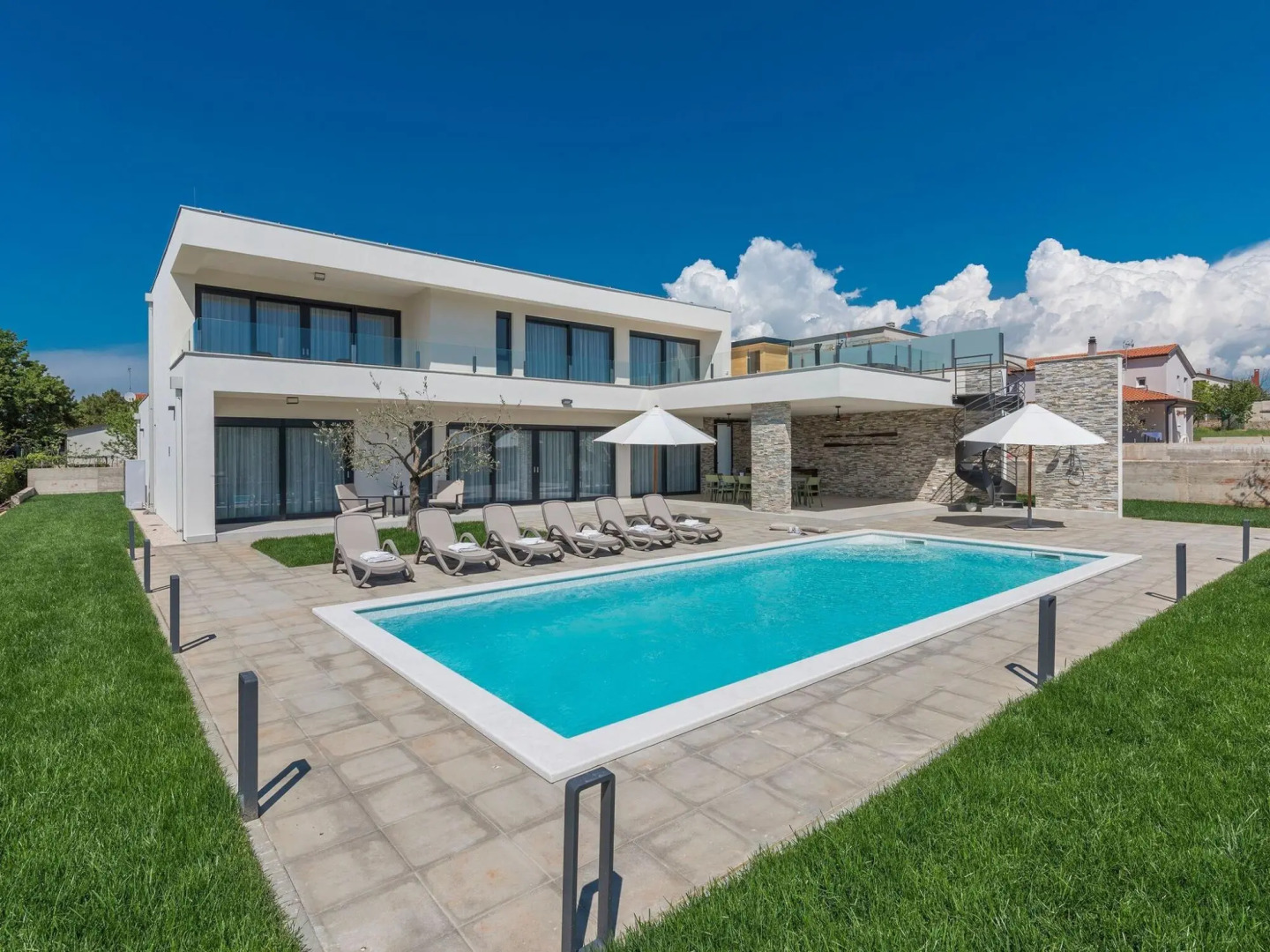 Modern holiday home in Novigrad with swimming pool