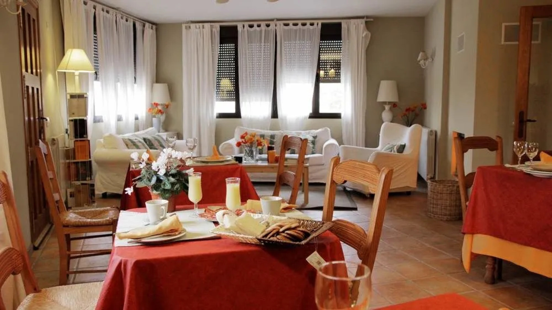 Hotel Laureana Marcos