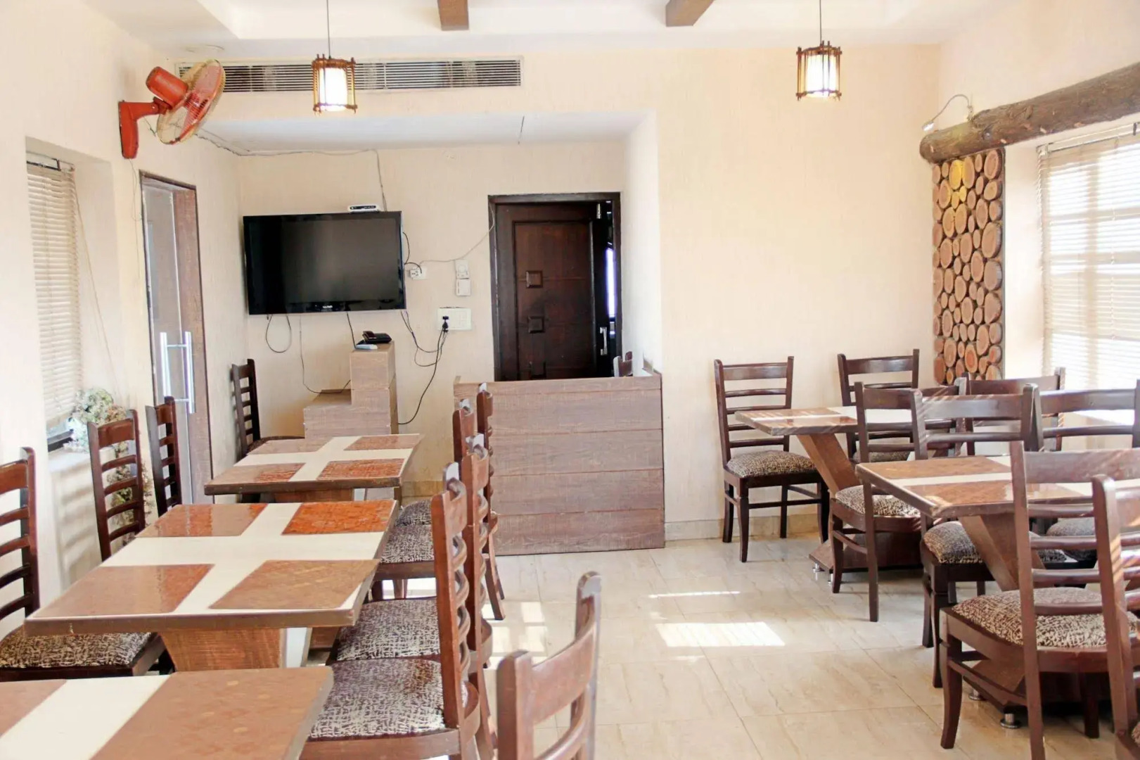 OYO Flagship 113 Golden Temple Road