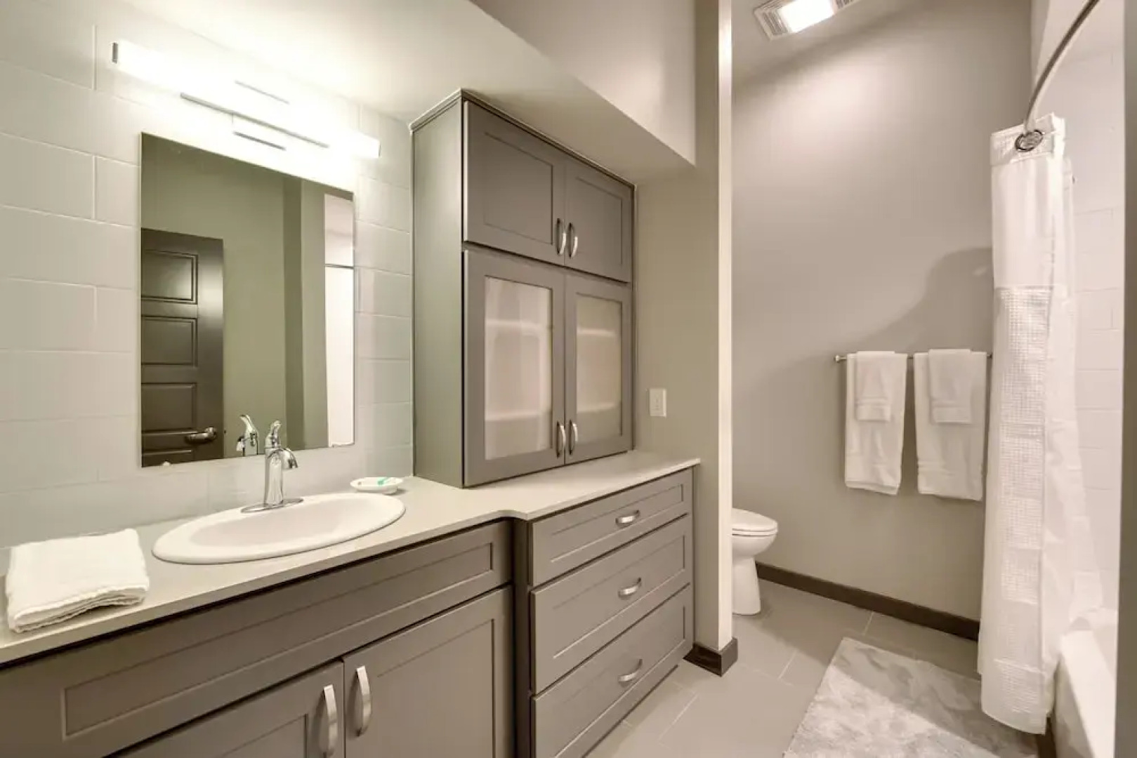 Modern Lake Charles Condo w/ Balcony: 7 Mi to Dtwn