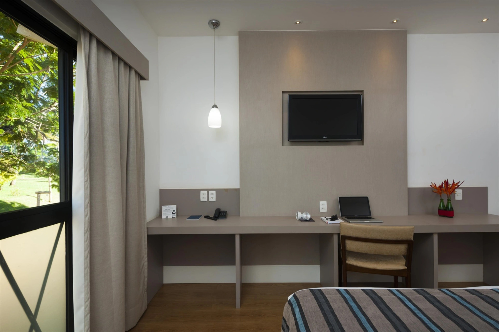 Flamboyant Hotel & Convention