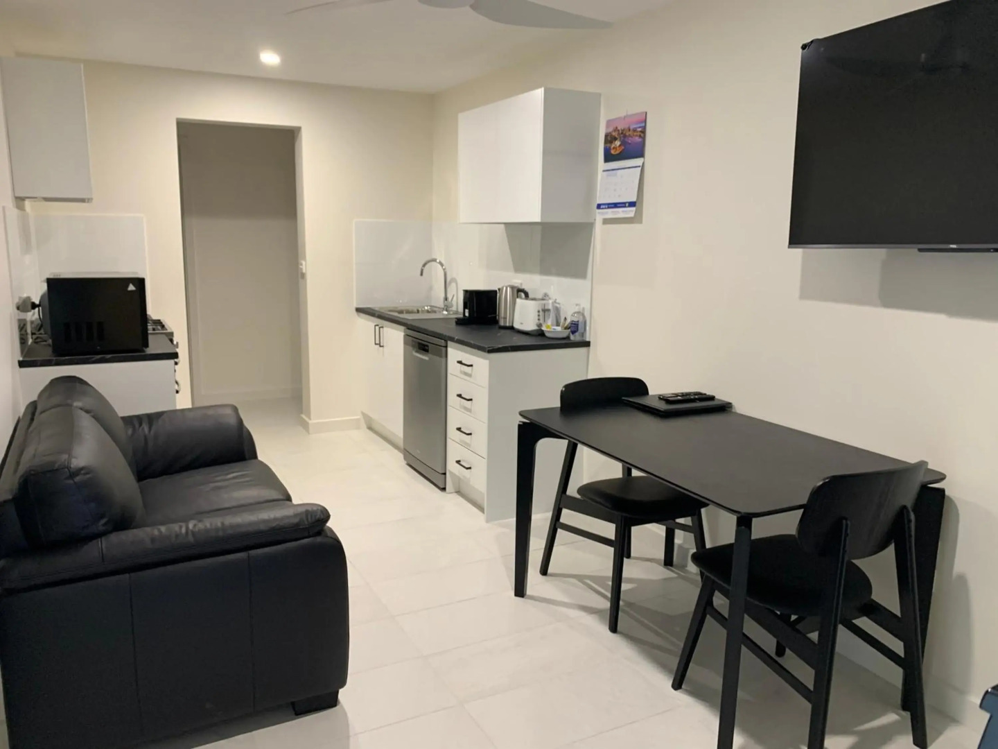 Beachside & Jetty View Apartment 4 - First Mate Apartment