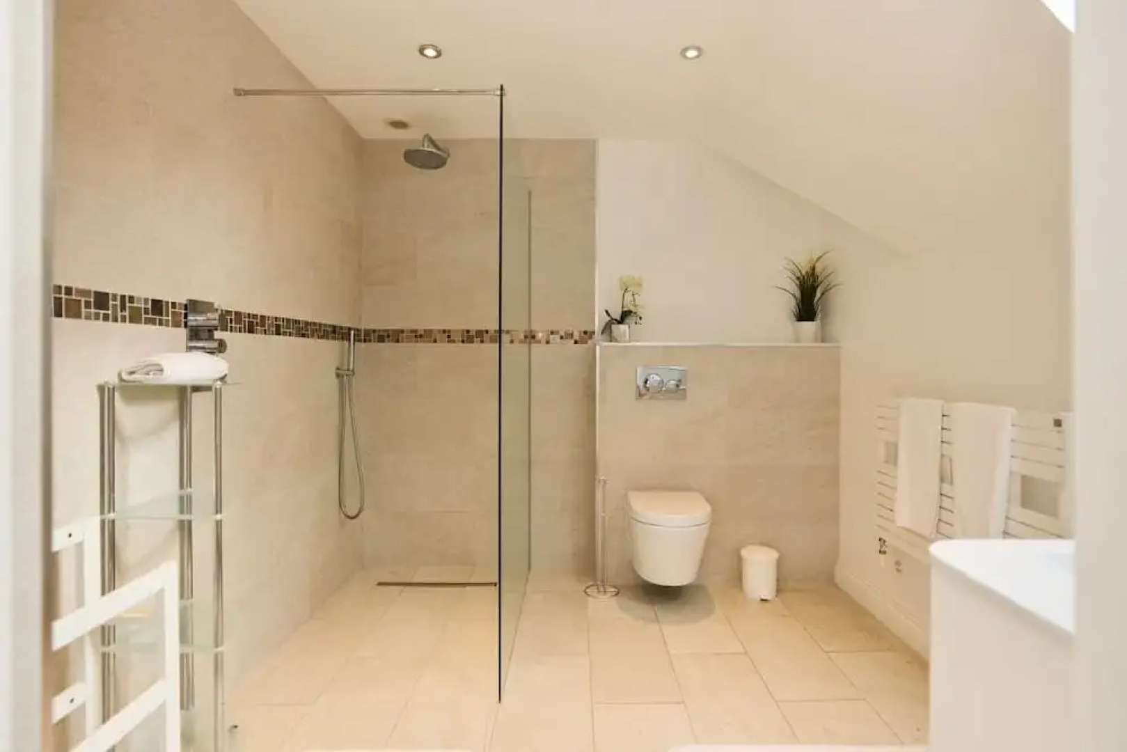 The Bourton-on-the-water Place - Lovely 5bdr House With Parking + Garden