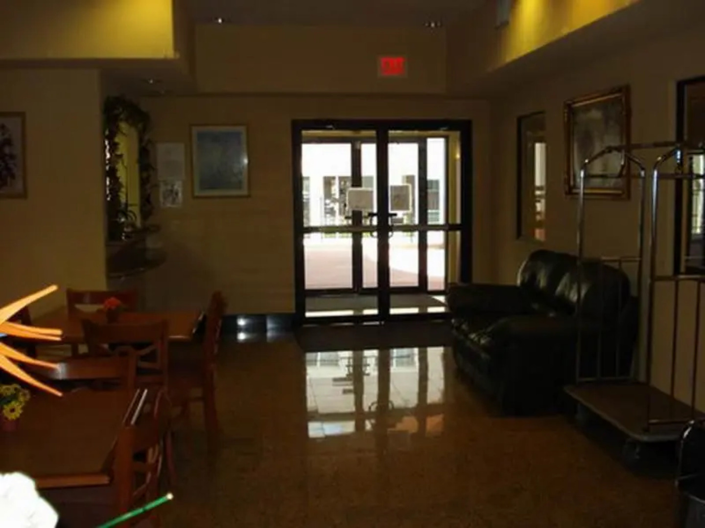 Stratus Suites - Boutique Hotel