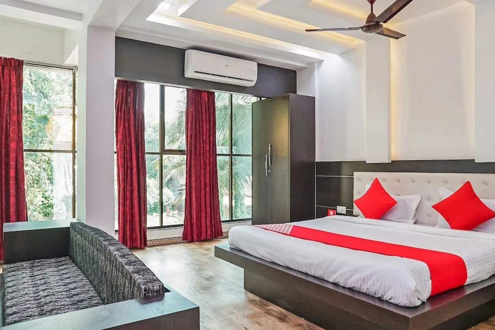 OYO 24932 Hotel Royal Stay