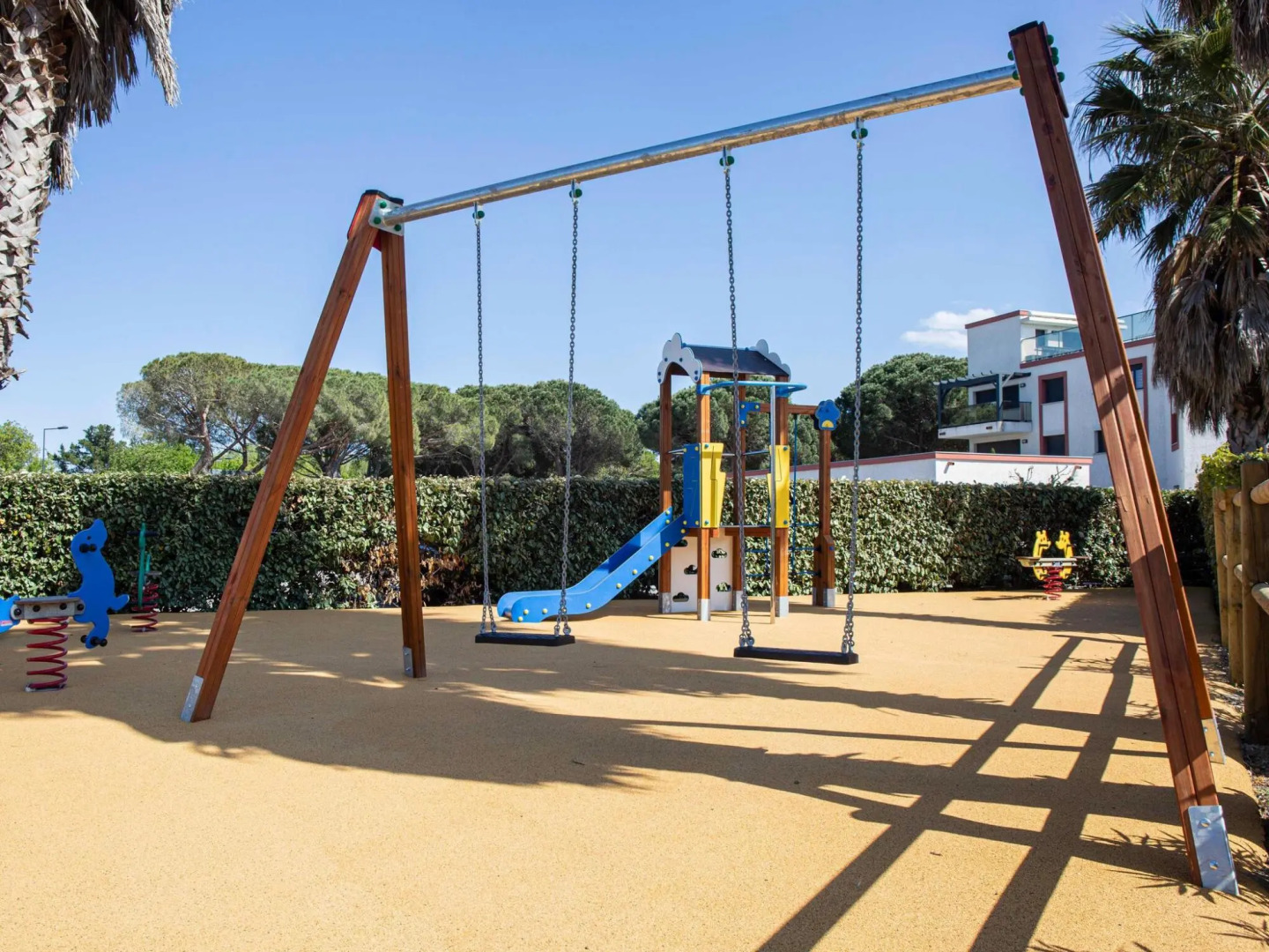 Apartment overlooking golf course, Horizon Golf Residence, St Cyprien