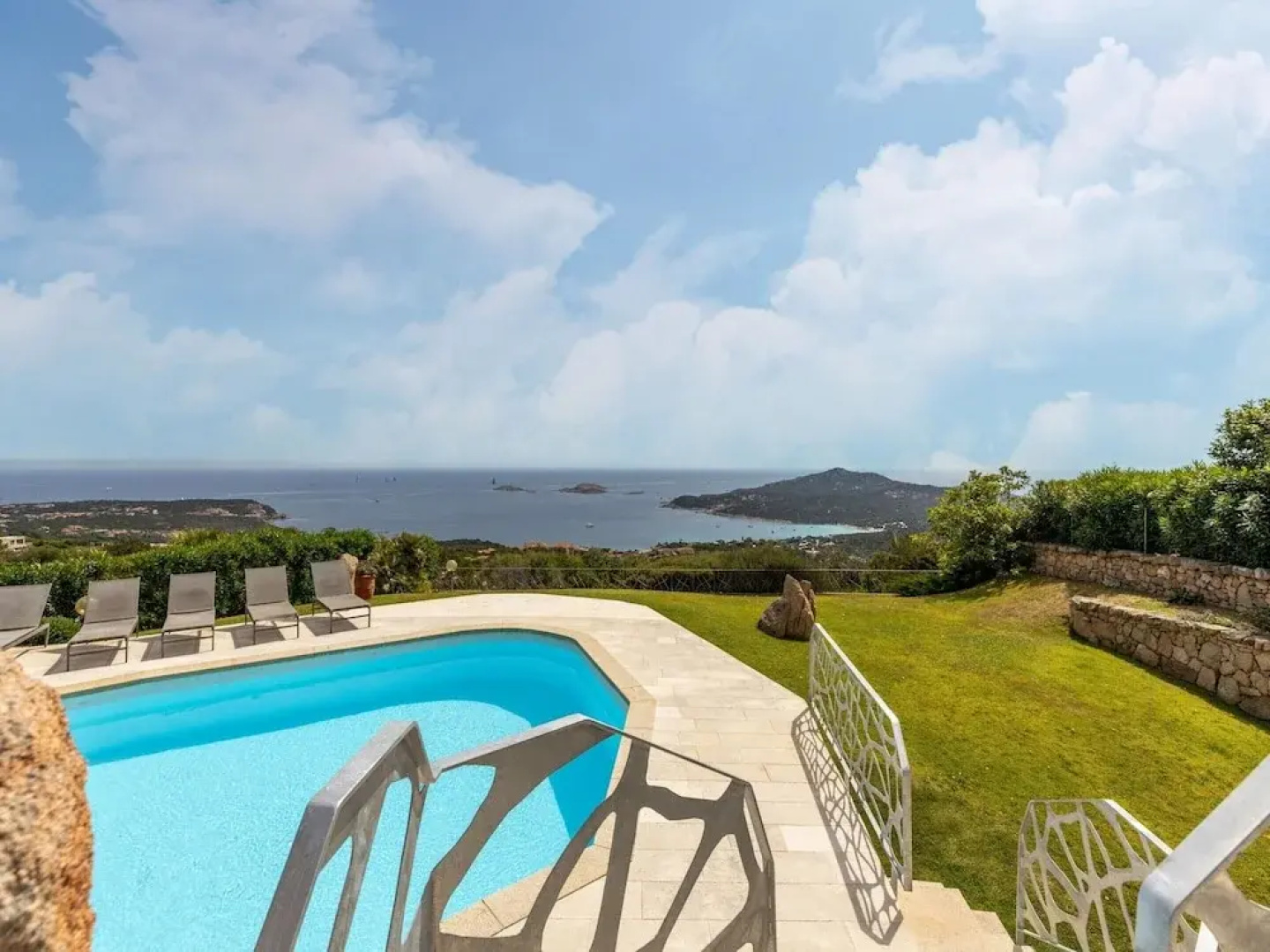 Luxe Cote Stay- Elegant Villa