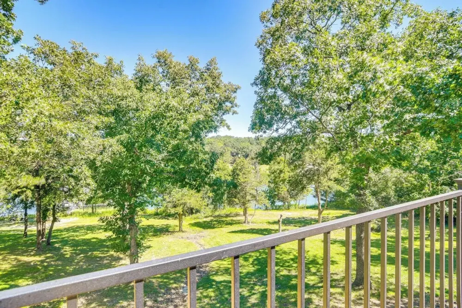 Reeds Spring Retreat w/ Lakeview Deck + Grill