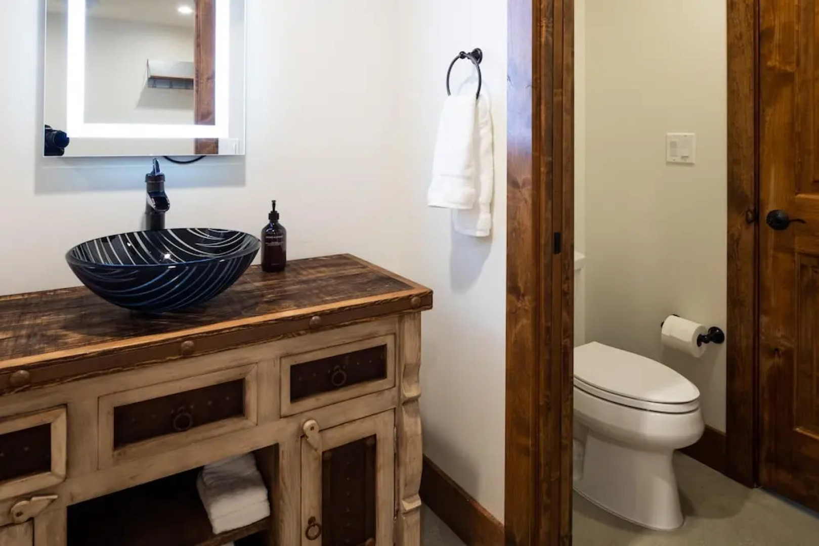 Emerson by AvantStay | Secluded Home - 125 Acres w/ Hiking, Hot Tub & Patio