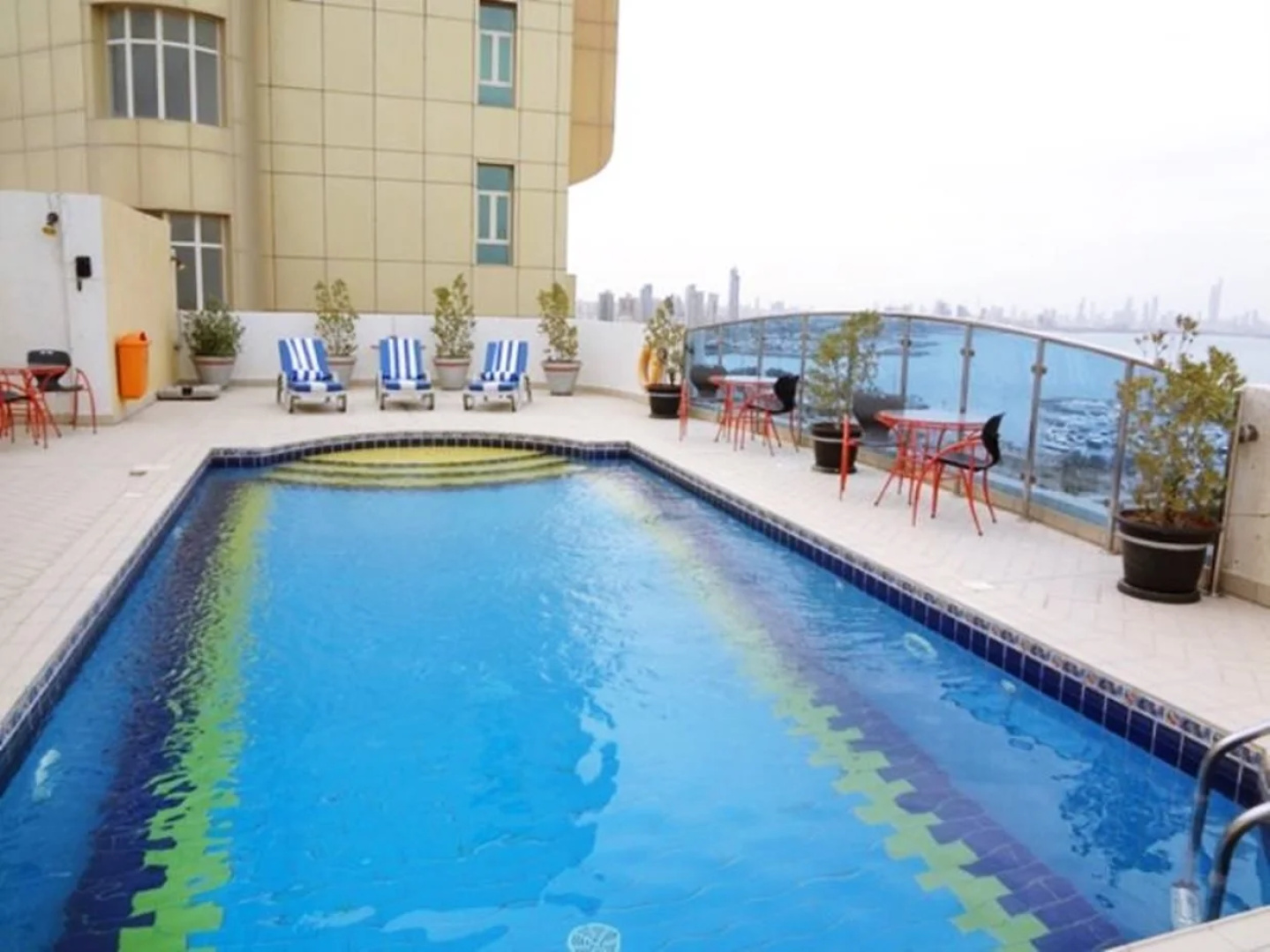 Corniche Hotel & Suites