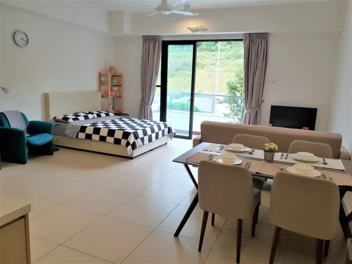 ETM Midhill Family Studio