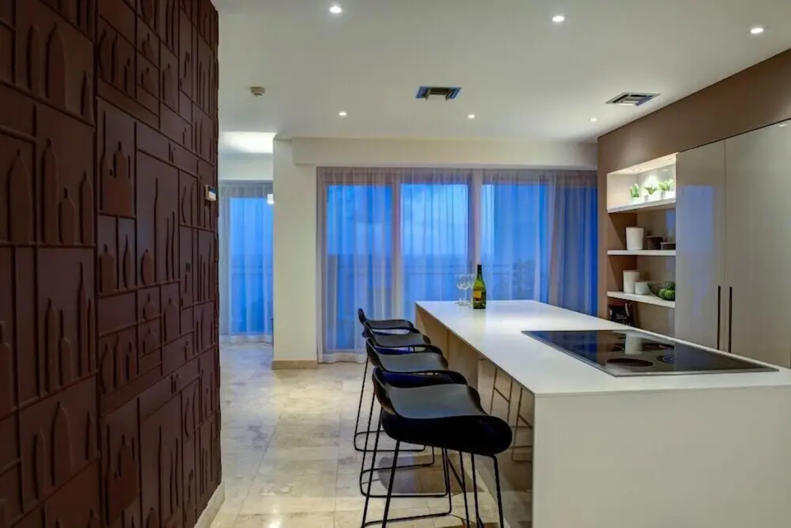 *The CLIFF_ BEACHFRONT and LUXURY MODERN UNIT* C2
