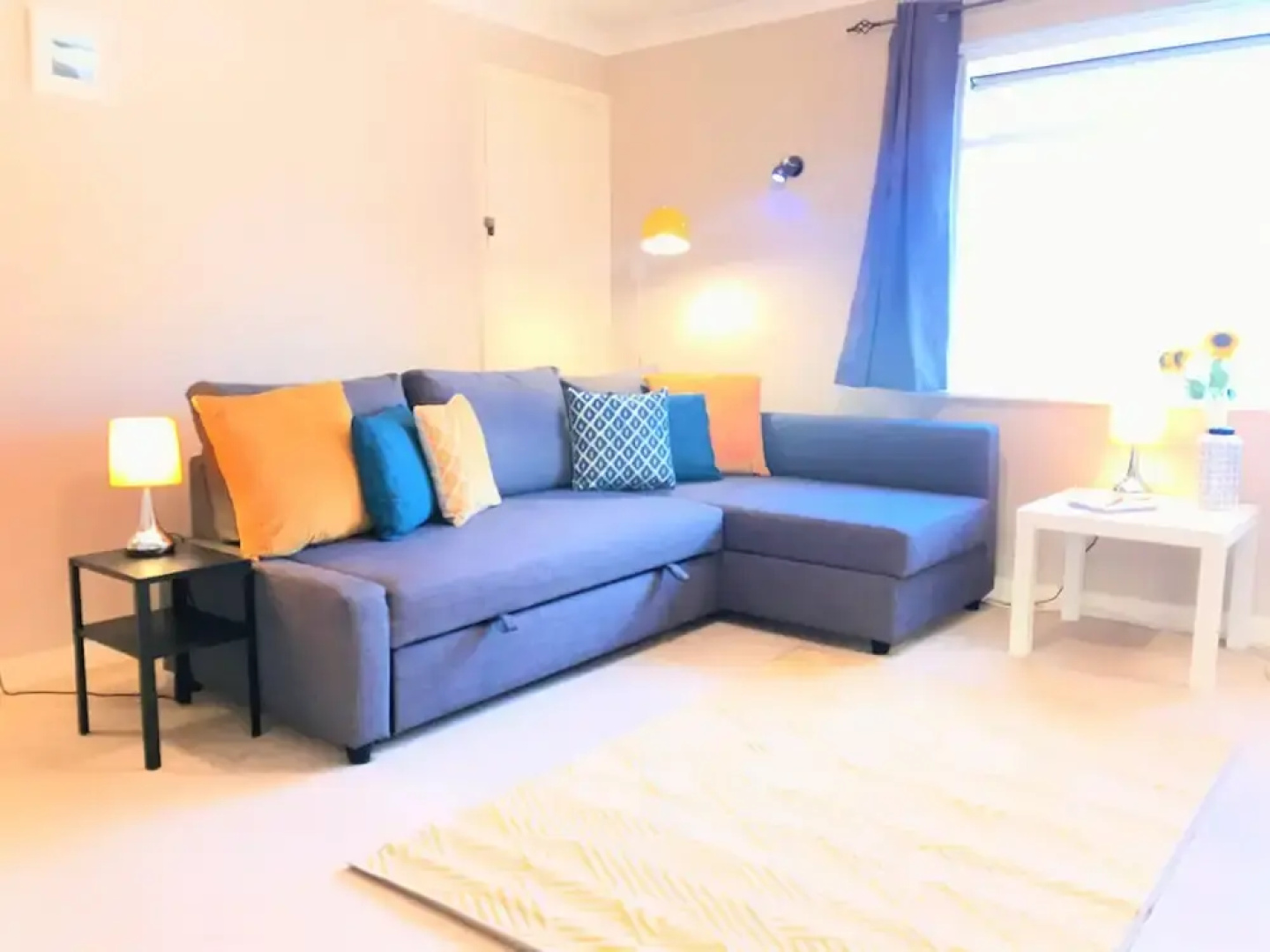 Toronto Apartment in Seaside Town With Parking